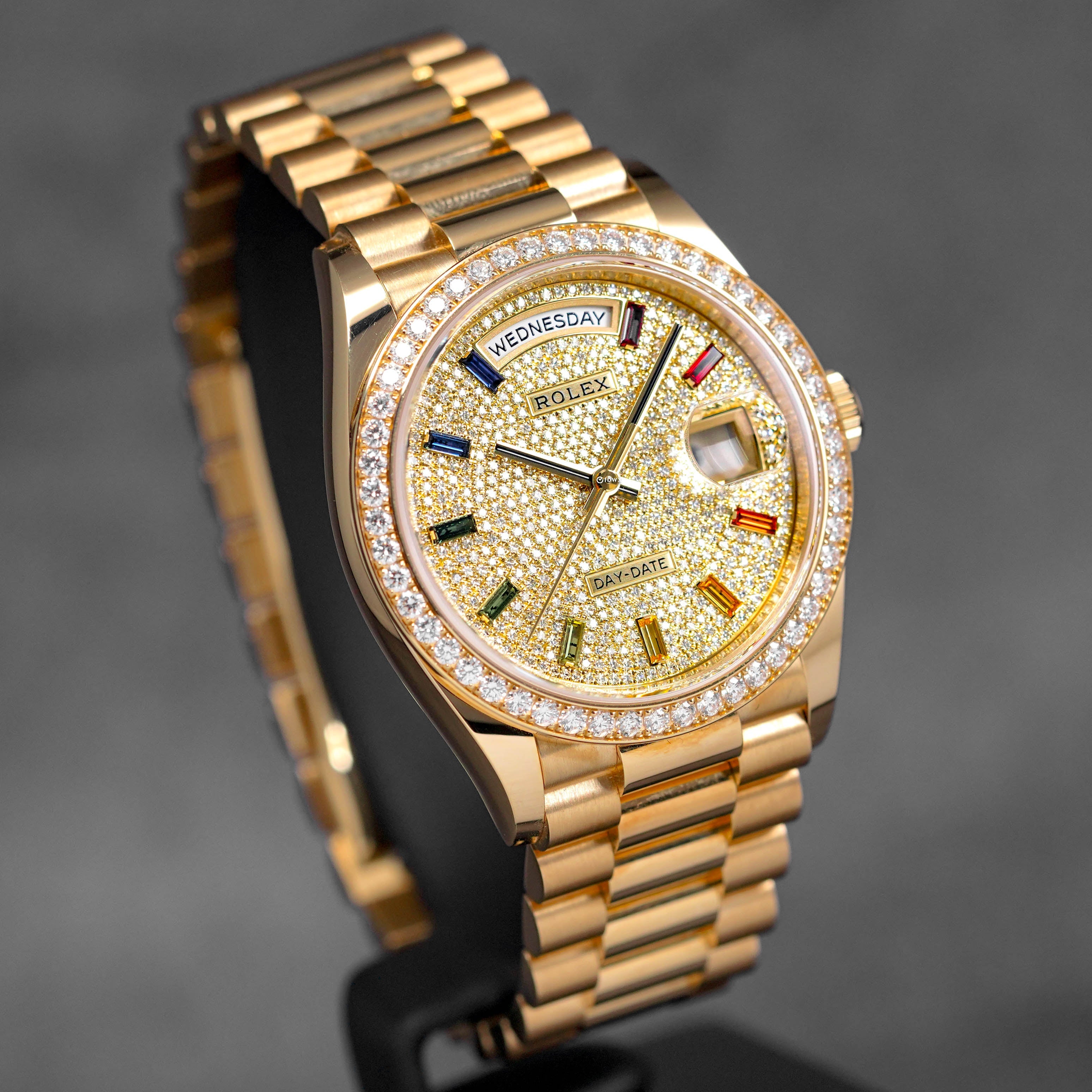 DAYDATE 36MM YELLOWGOLD DIAMOND-PAVED RAINBOW BAGUETTE DIAL DIAMOND BEZEL (2023)