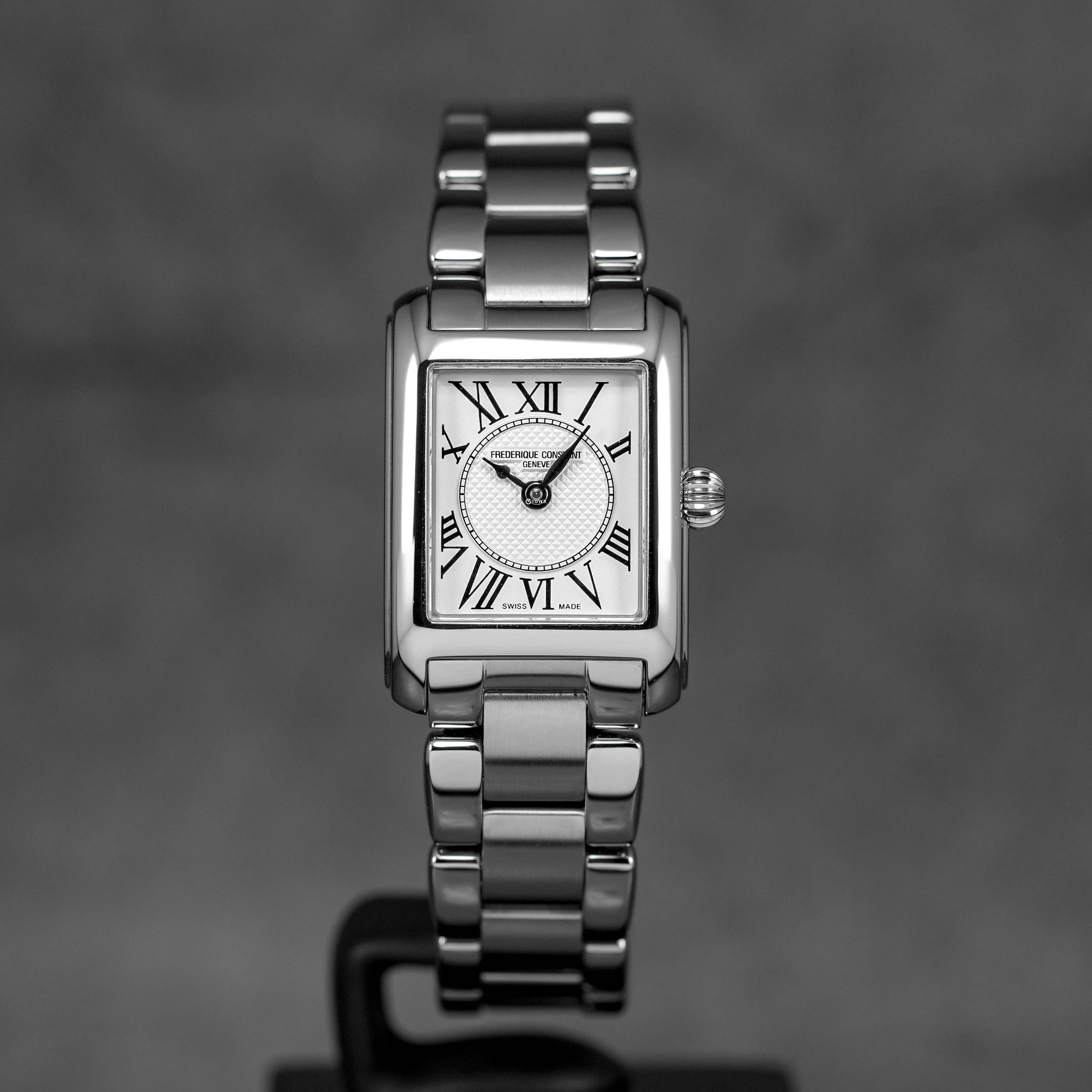 CLASSICS CAREE STEEL WHITE DIAL (2025)
