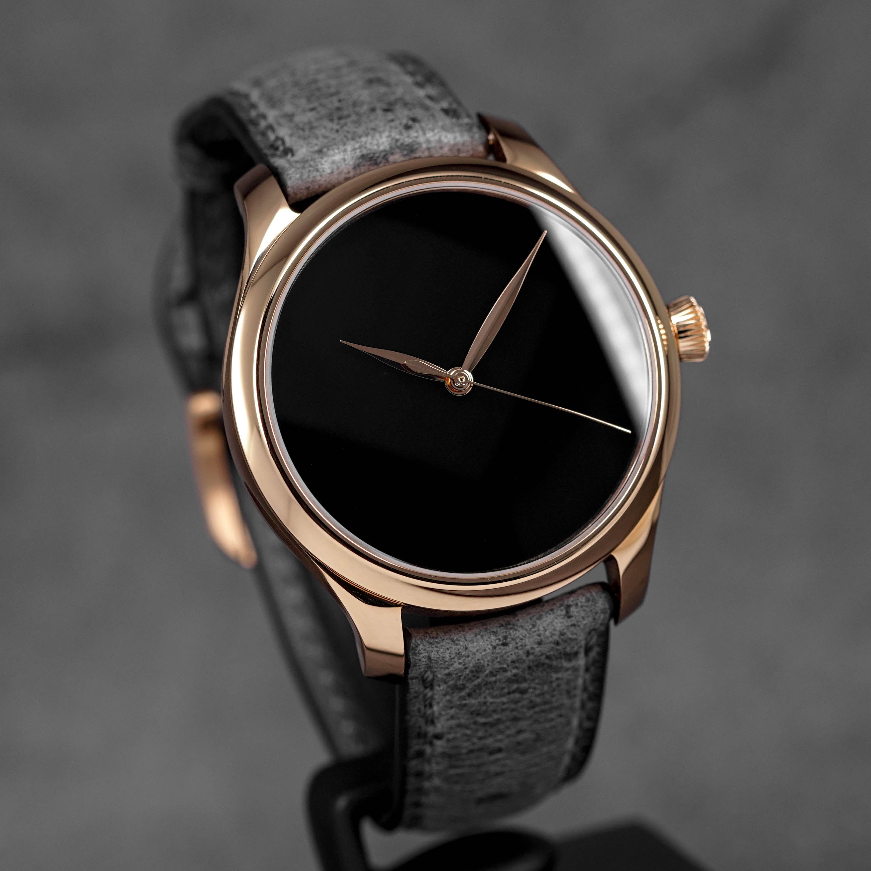 ENDEVOUR CENTRE SECONDS ROSEGOLD CONCEPT VANTABLACK (2025)