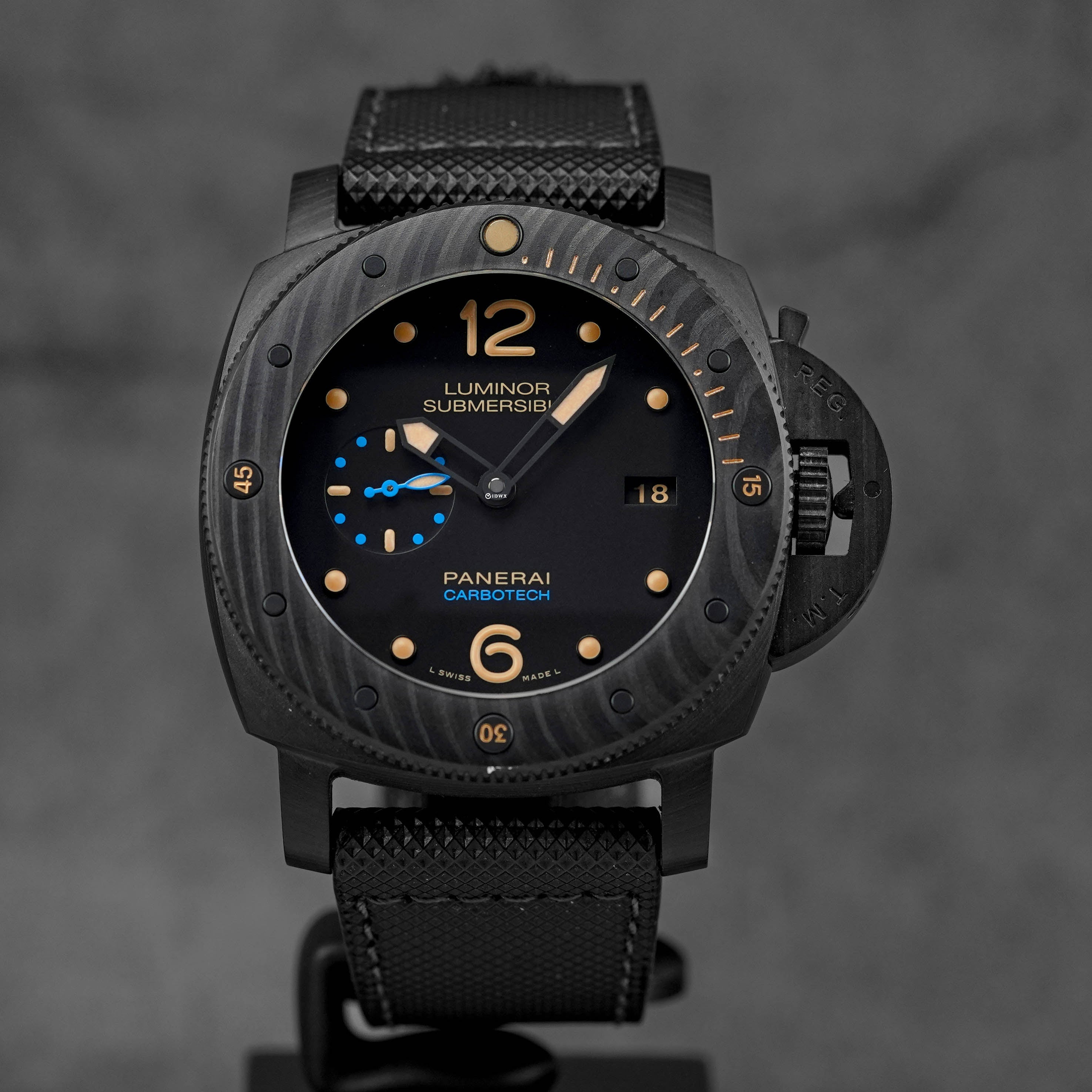 LUMINOR SUBMERSIBLE 1950 3 DAYS 47MM CARBOTECH BLACK DIAL PAM 616 (2016)