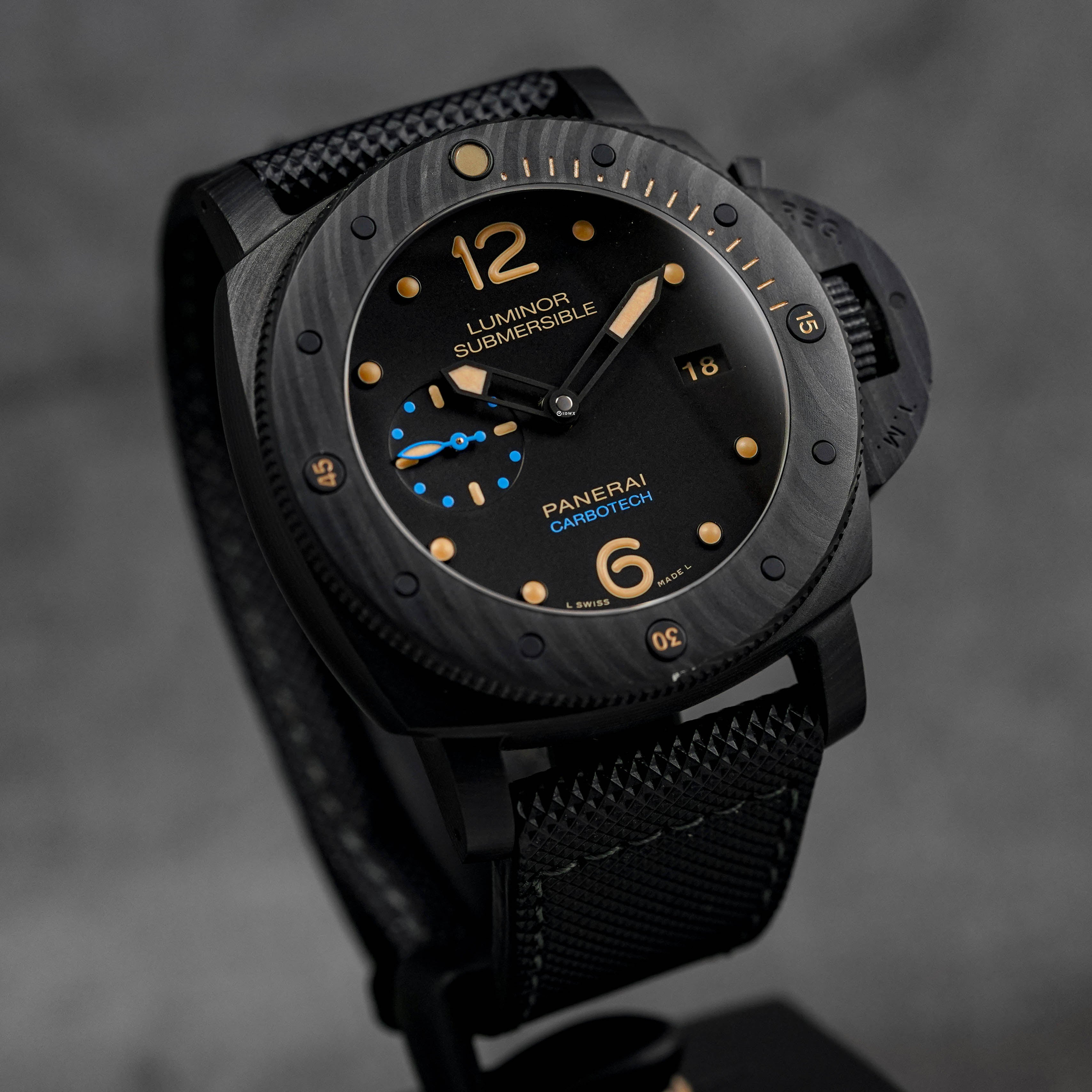 LUMINOR SUBMERSIBLE 1950 3 DAYS 47MM CARBOTECH BLACK DIAL PAM 616 (2016)