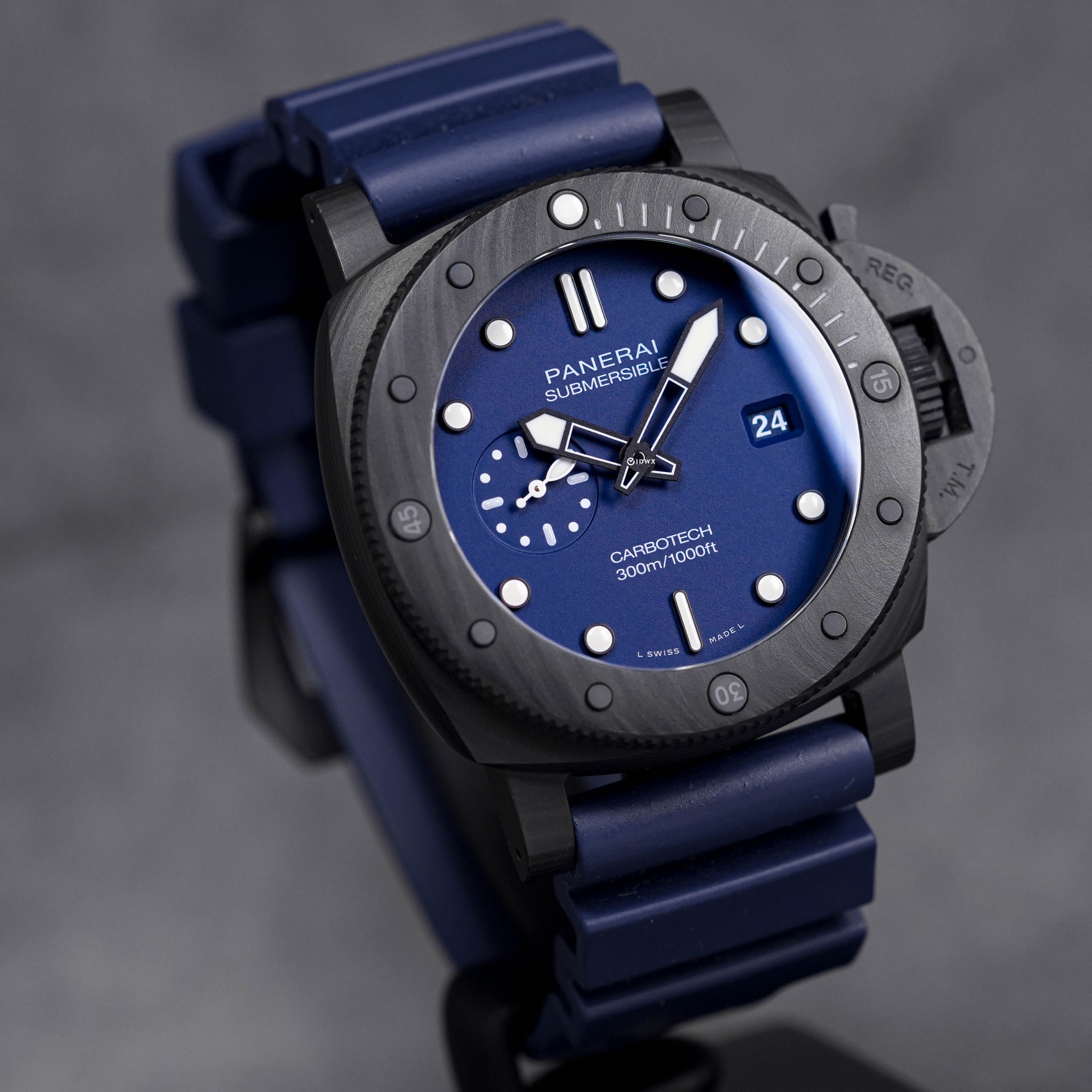 SUBMERSIBLE QUARANTAQUATTRO CARBOTECH 44MM BLUE DIAL PAM 1232 (2022)