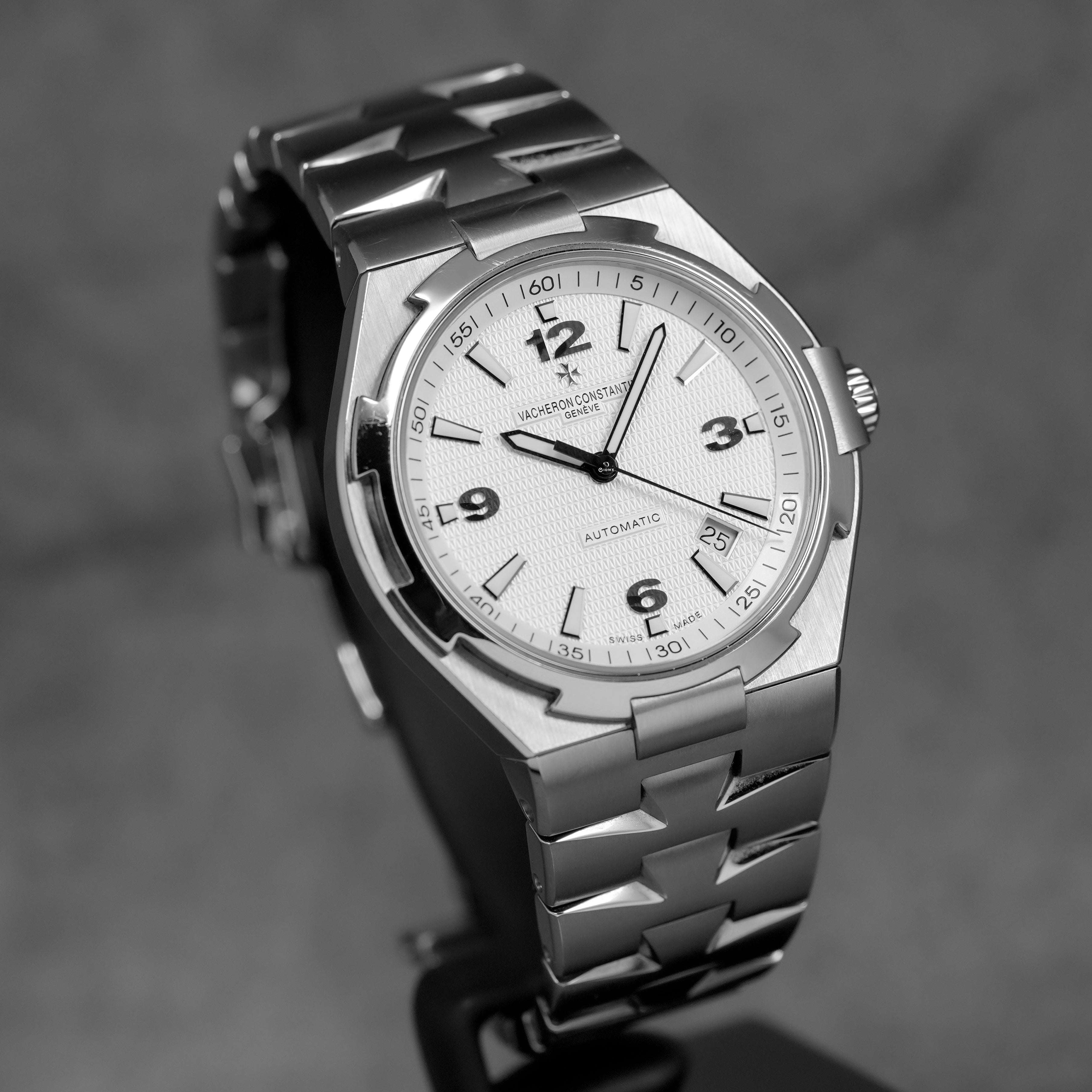 OVERSEAS SECOND GEN 42MM SILVER DIAL (2015)