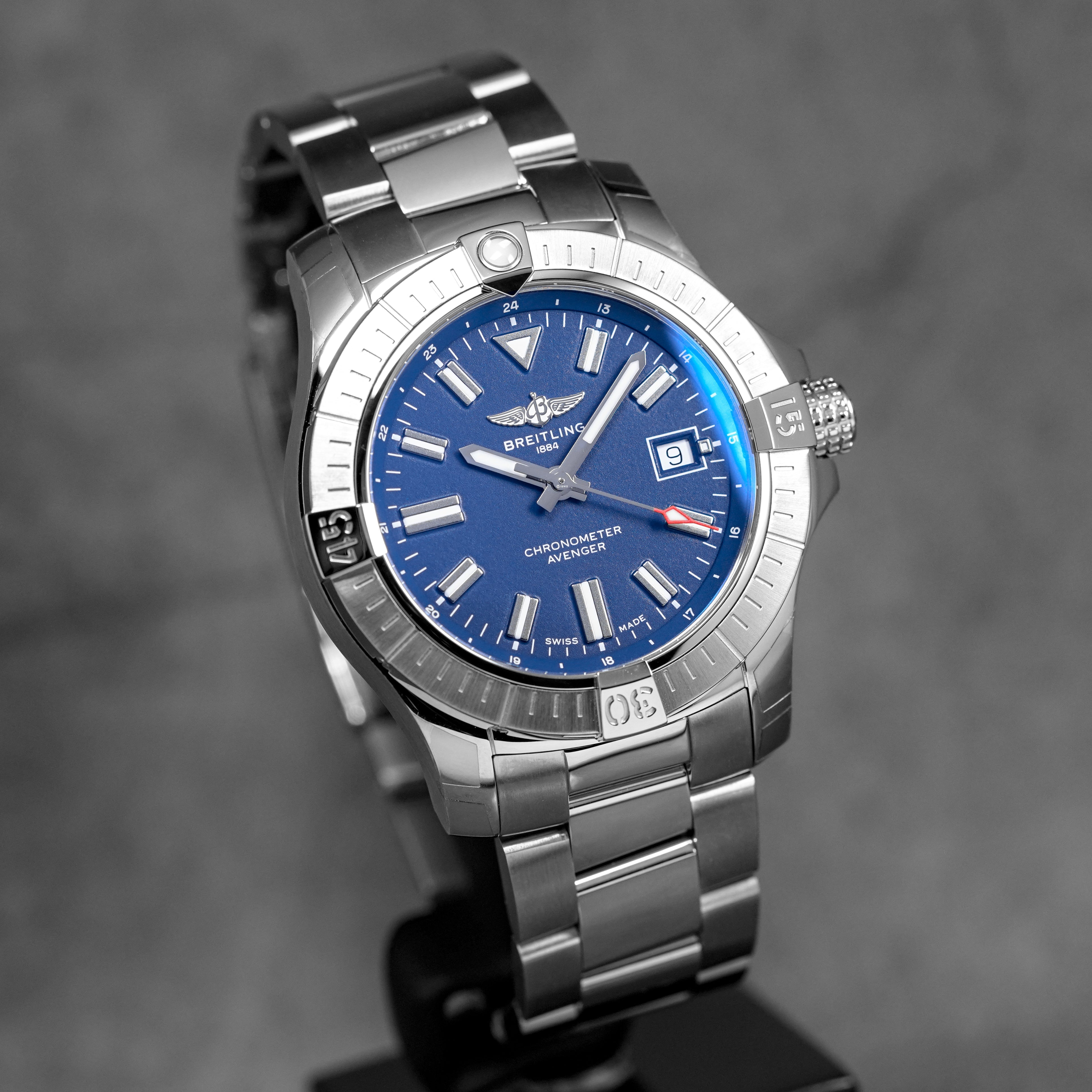 AVENGER 43MM BLUE DIAL (2022)