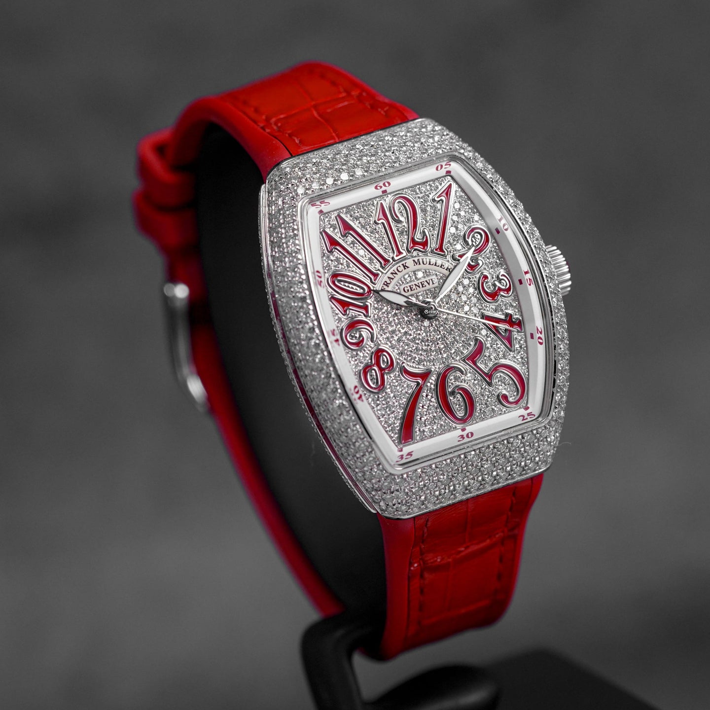 V32 RED DIAMOND DIAL (2022)