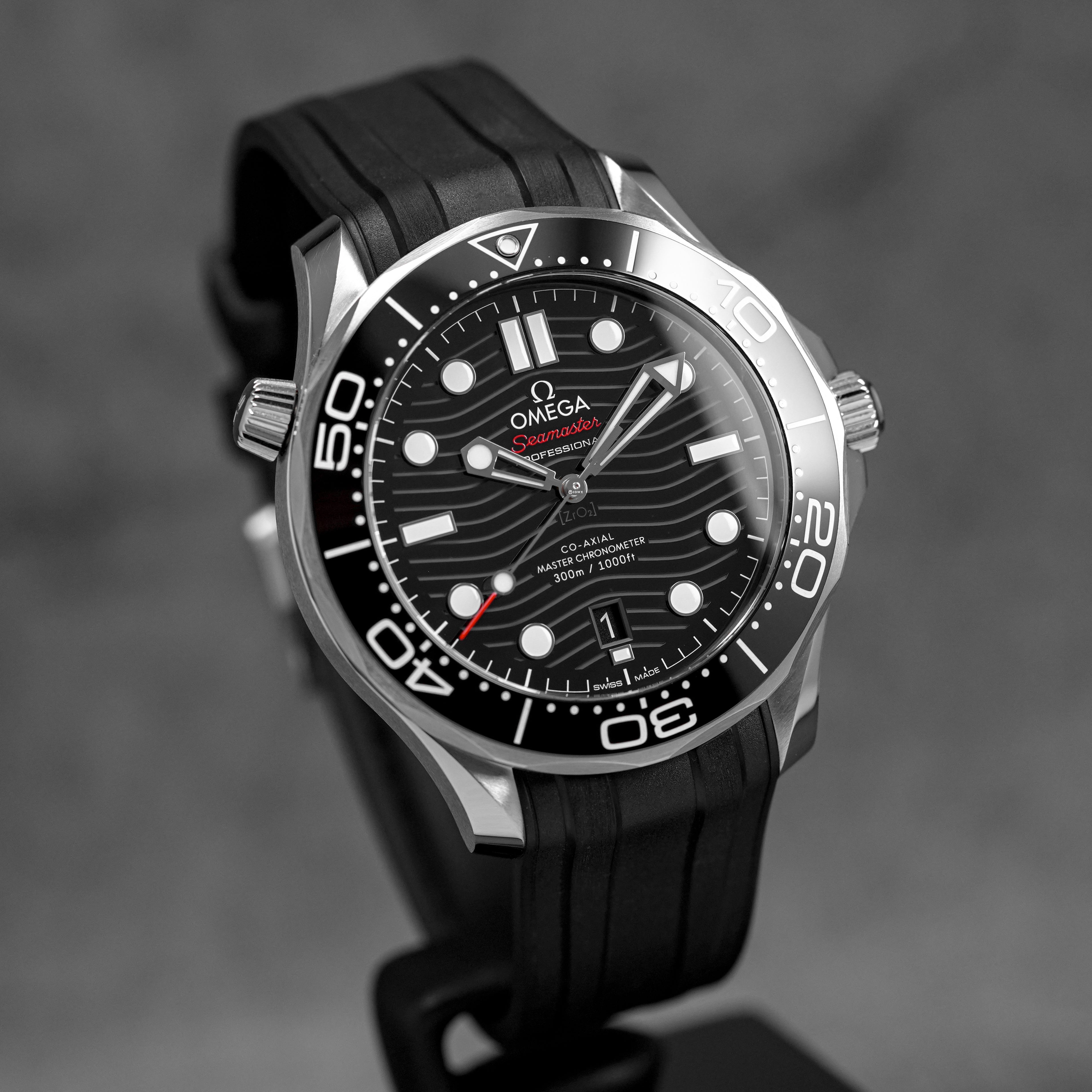 SEAMASTER DIVER 300 BLACK DIAL RUBBER STRAP (2024)