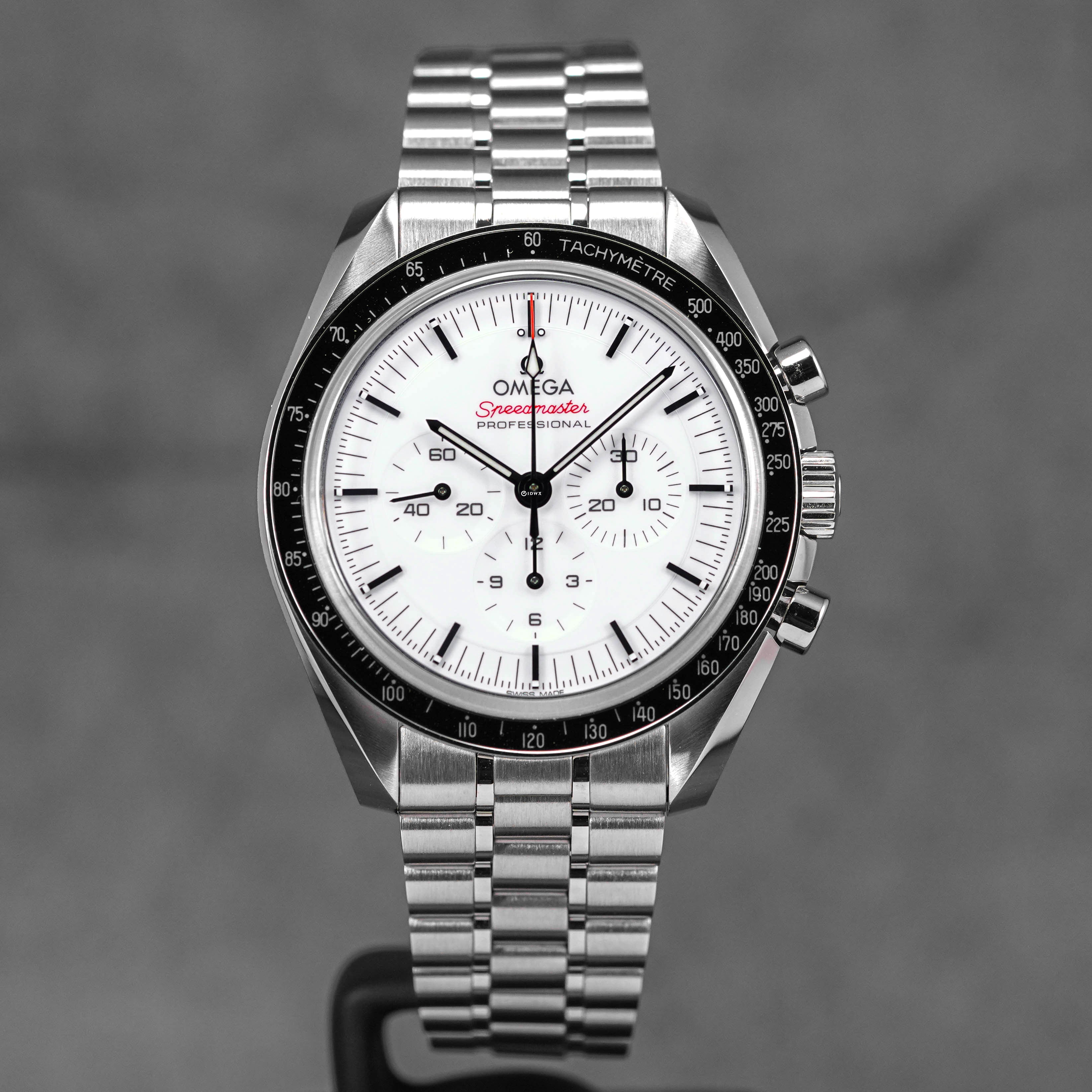 SPEEDMASTER MOONWATCH SAPPHIRE WHITE DIAL (2025)