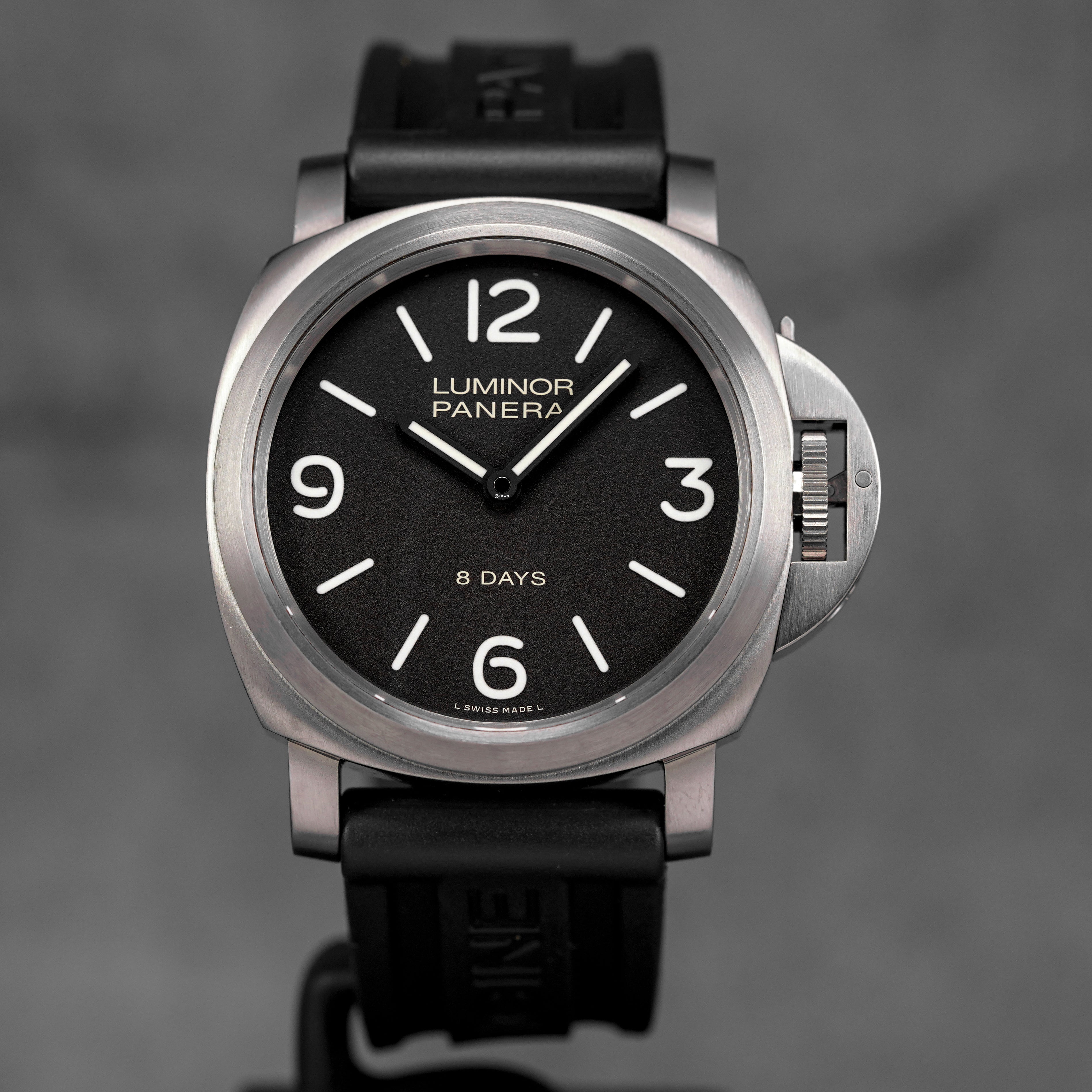 LUMINOR BASE 8 DAYS 44MM TITANIUM BLACK DIAL PAM 562 (2015)