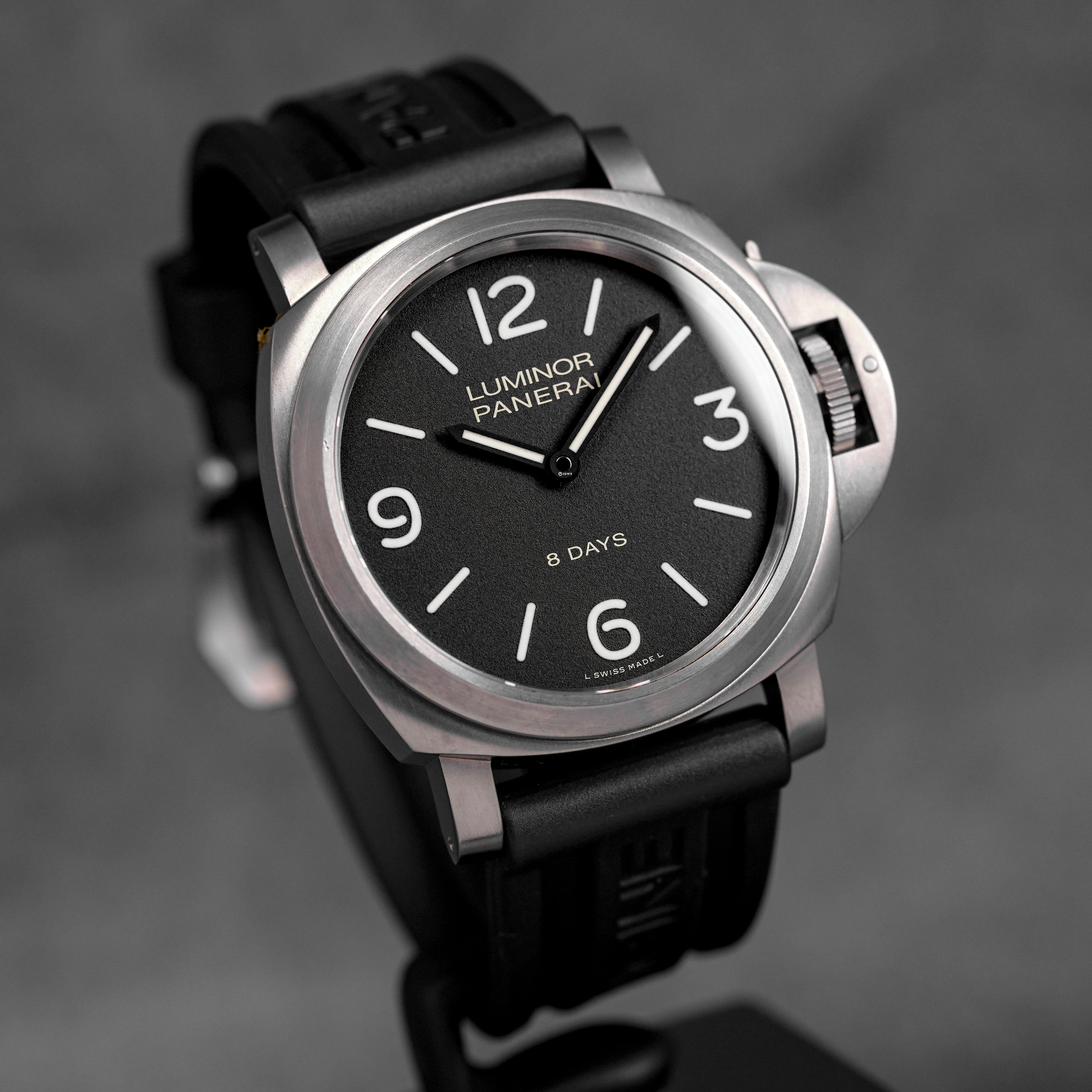 LUMINOR BASE 8 DAYS 44MM TITANIUM BLACK DIAL PAM 562 (2015)