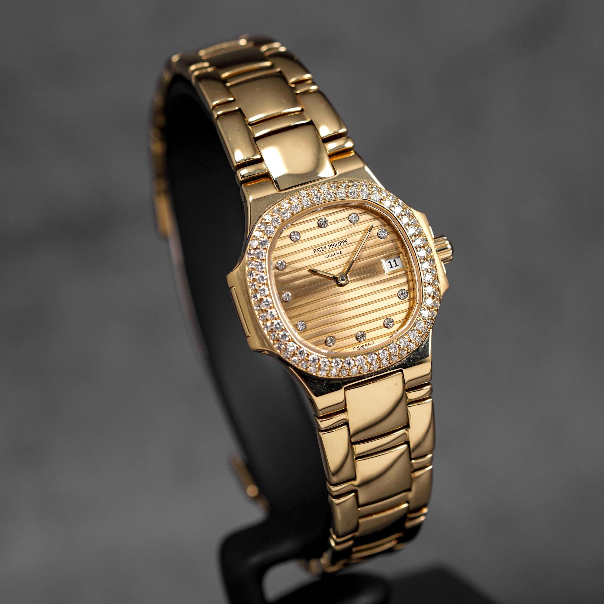 NAUTILUS 4700 YELLOWGOLD CHAMPAGNE DIAMOND DIAL DIAMOND BEZEL (WATCH & ARCHIVE PAPER)