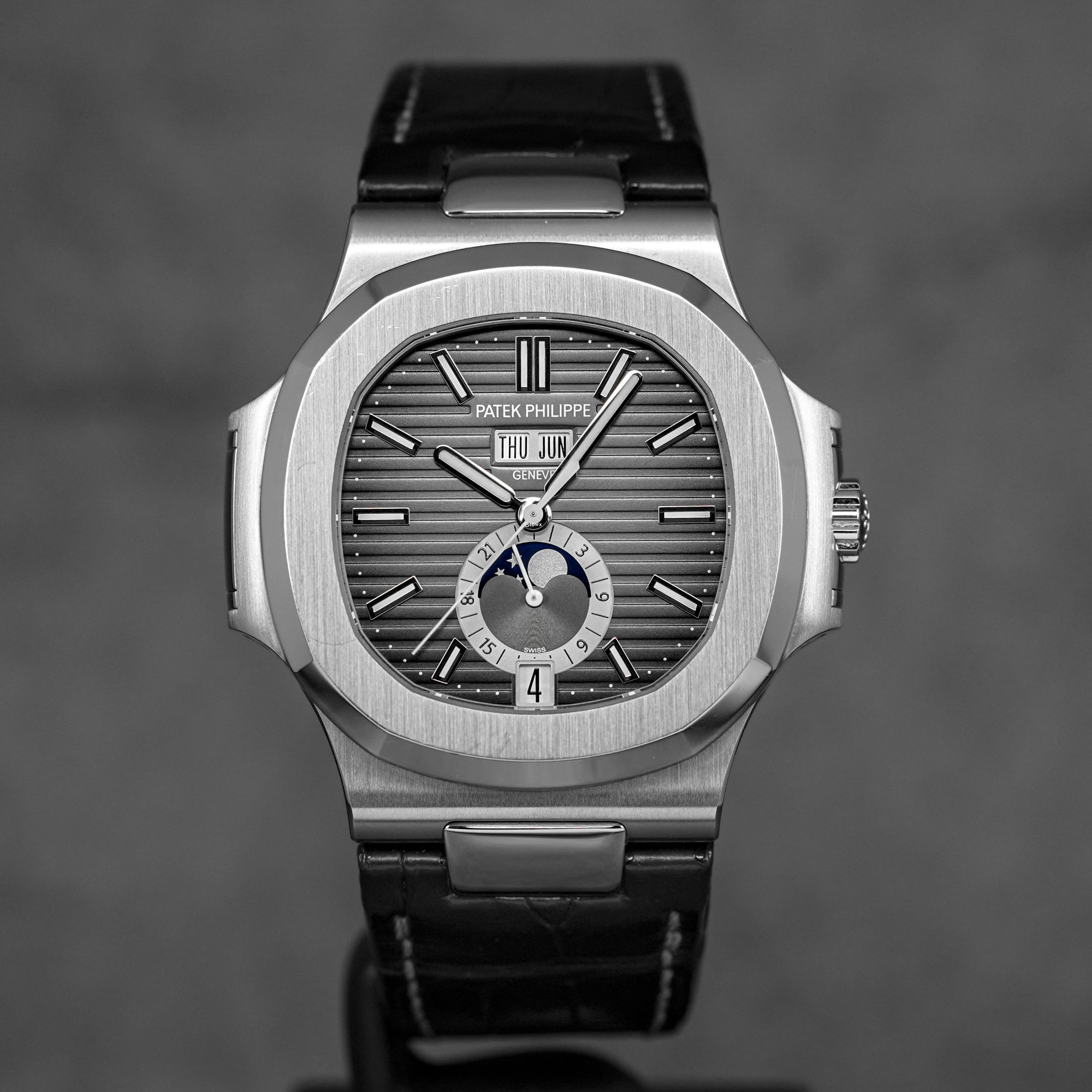 NAUTILUS 5726A ANNUAL CALENDAR MOONPHASE (2022)
