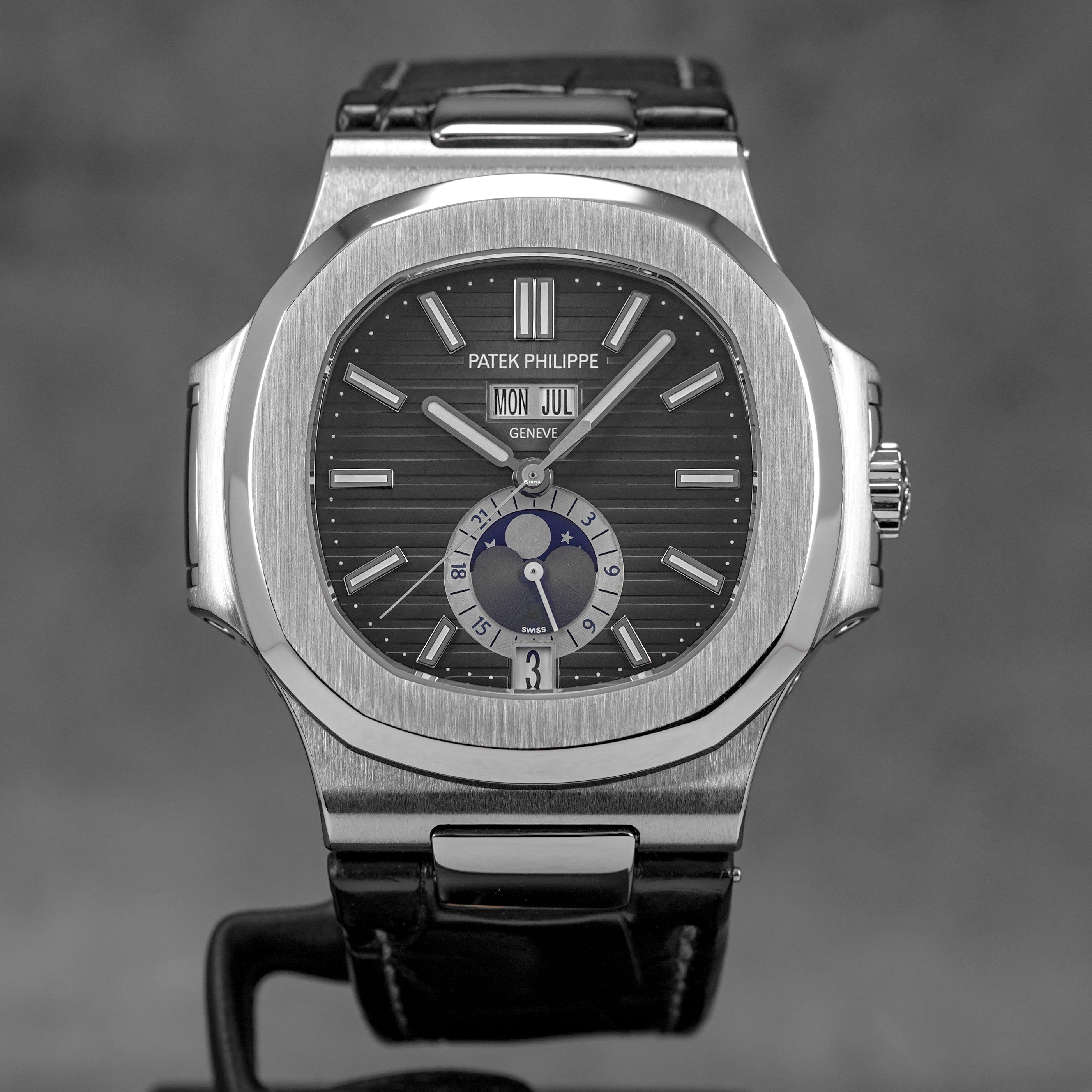 NAUTILUS 5726A ANNUAL CALENDAR MOONPHASE (2016)