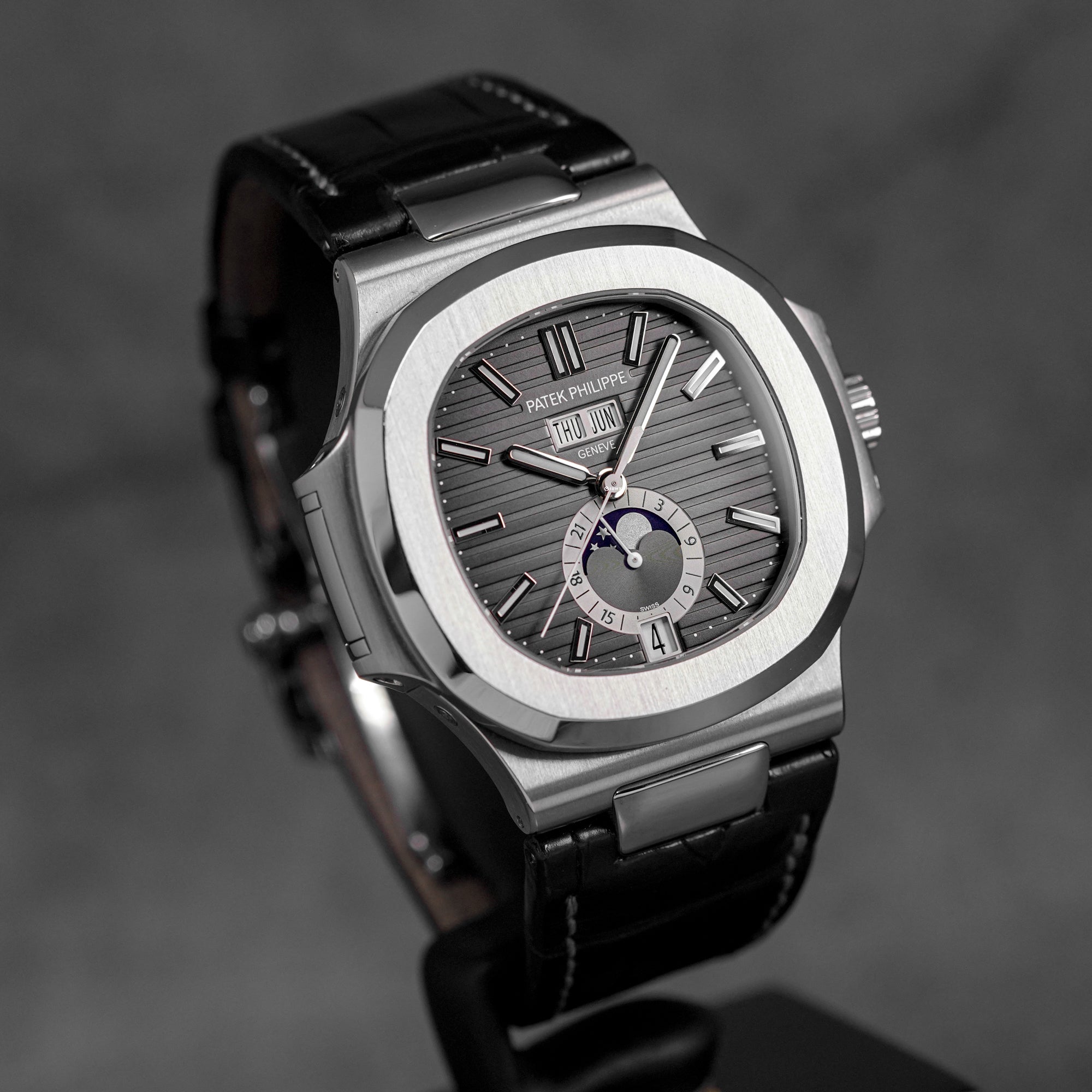NAUTILUS 5726A ANNUAL CALENDAR MOONPHASE (2022)