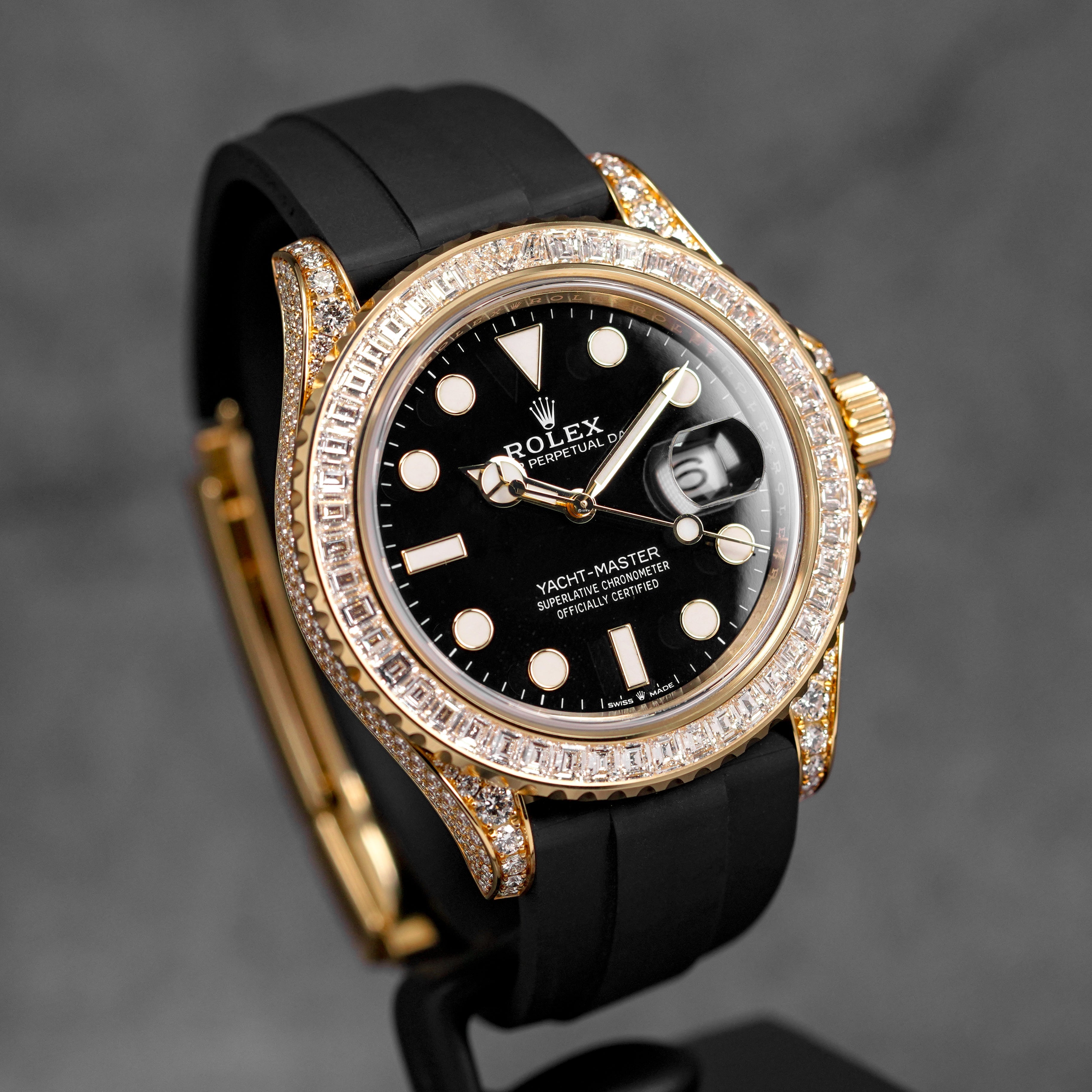 YACHT-MASTER 42MM OYSTERFLEX YELLOWGOLD BLACK DIAL DIAMOND BAGUETTE BEZEL (2024)
