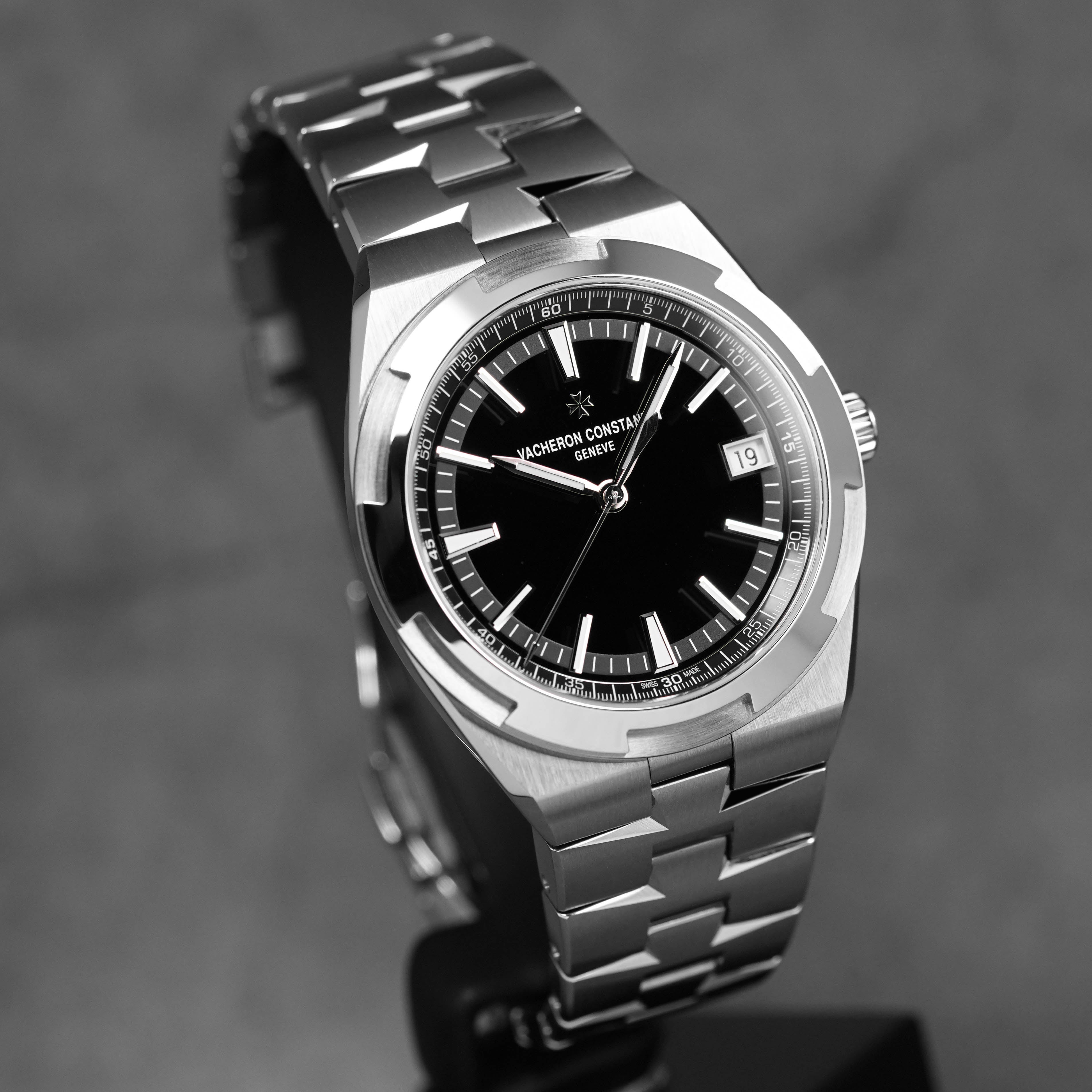 OVERSEAS BLACK DIAL (2024)
