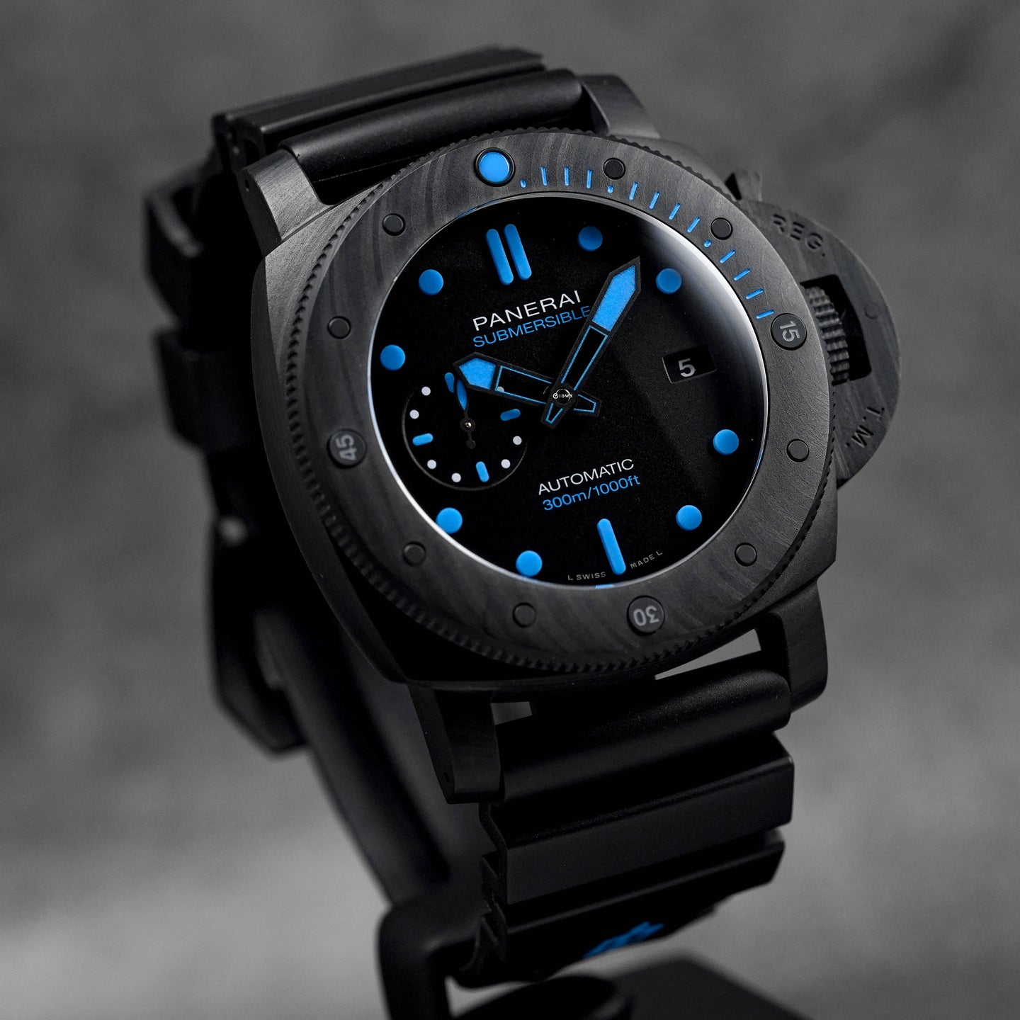 LUMINOR SUBMERSIBLE 47MM CARBOTECH BLACK DIAL PAM 1616 (2019)