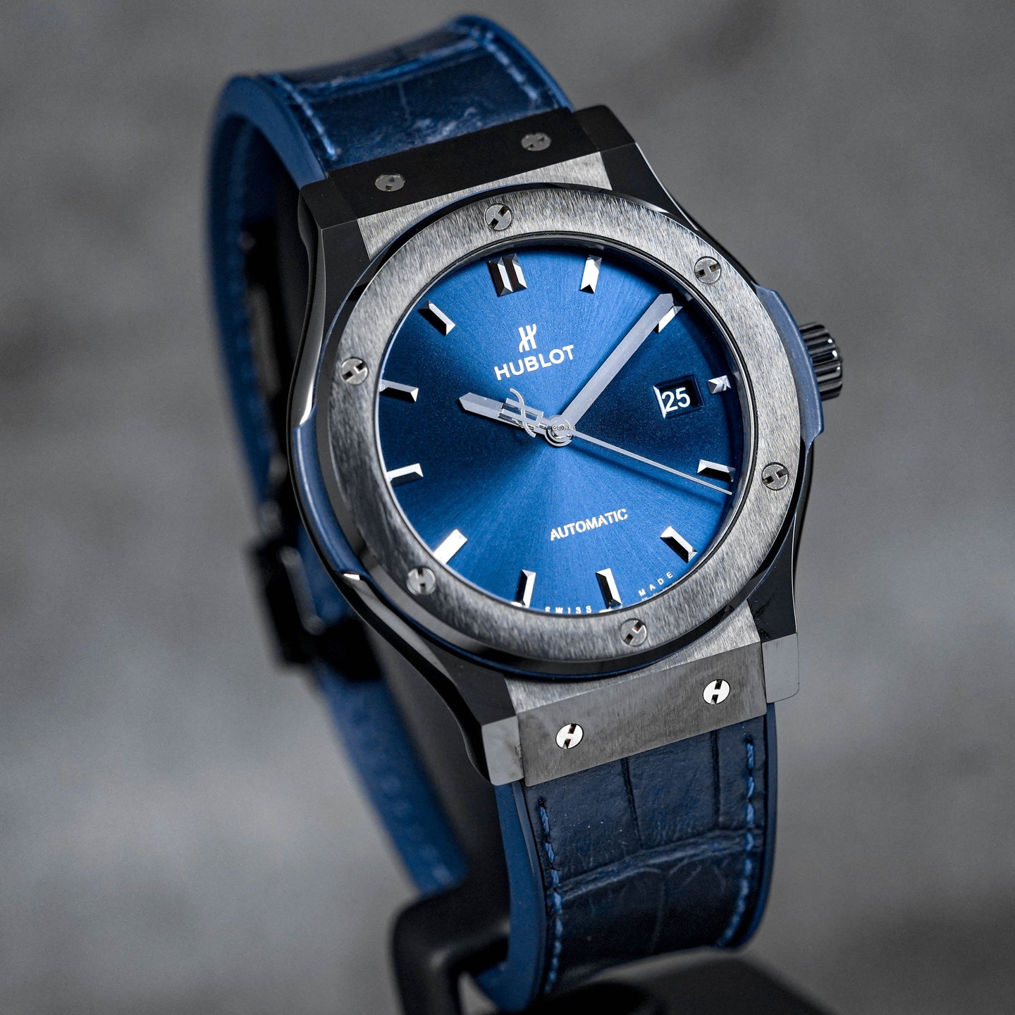 CLASSIC FUSION 42MM CERAMIC BLUE (WATCH & BOX)