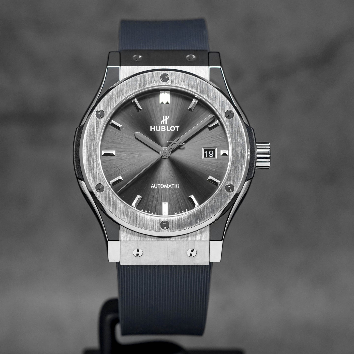 CLASSIC FUSION 42MM RACING GREY TITANIUM (2023)