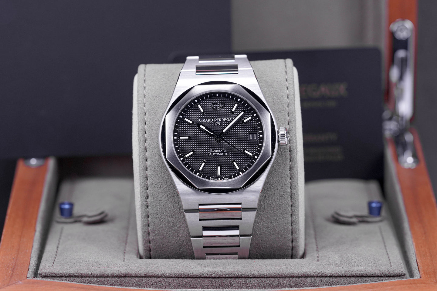 GIRARD PERREGAUX LAUREATO BLACK