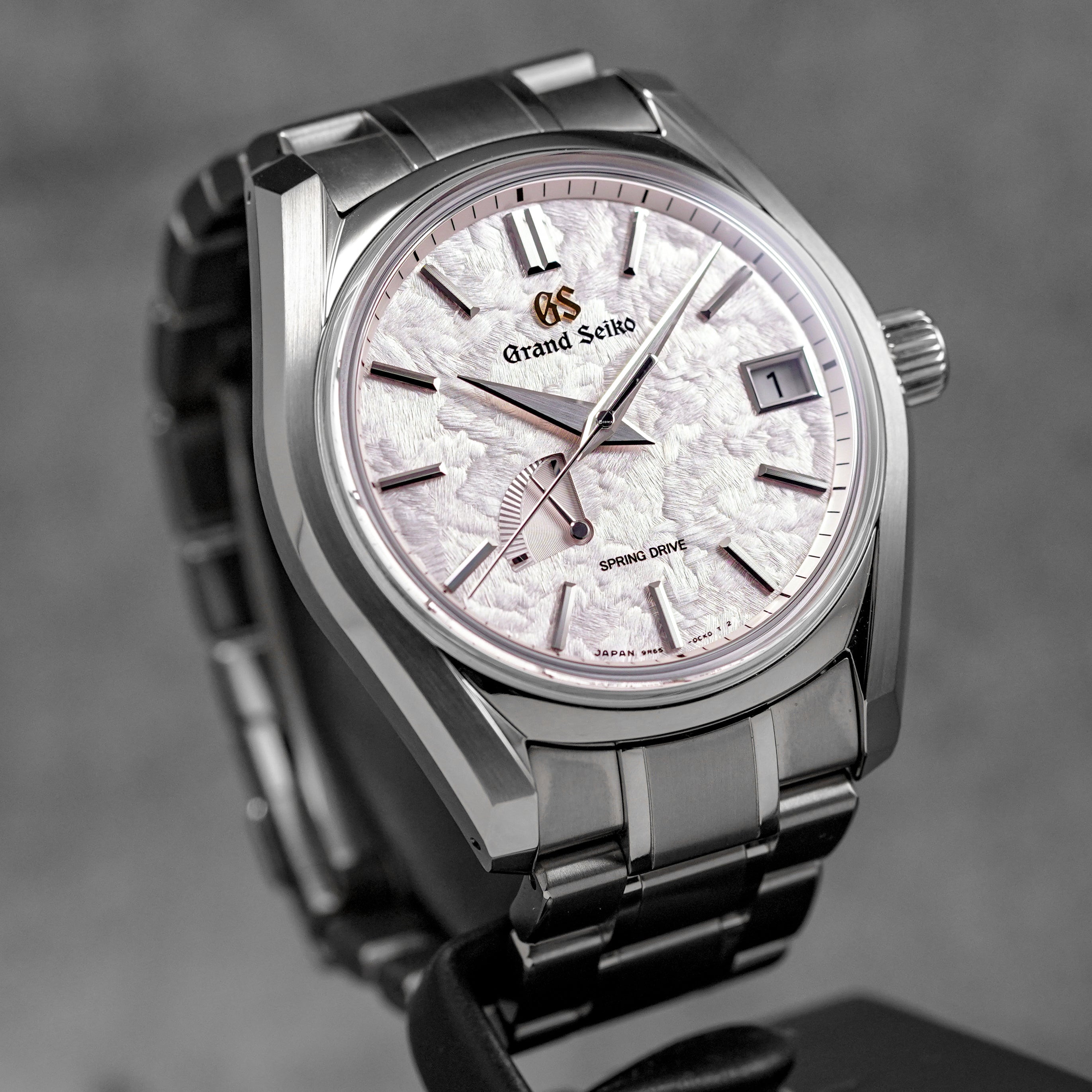 HERITAGE COLLECTION TITANIUM SPRING DRIVE 'SAKURA SHUNBUN' (2025)