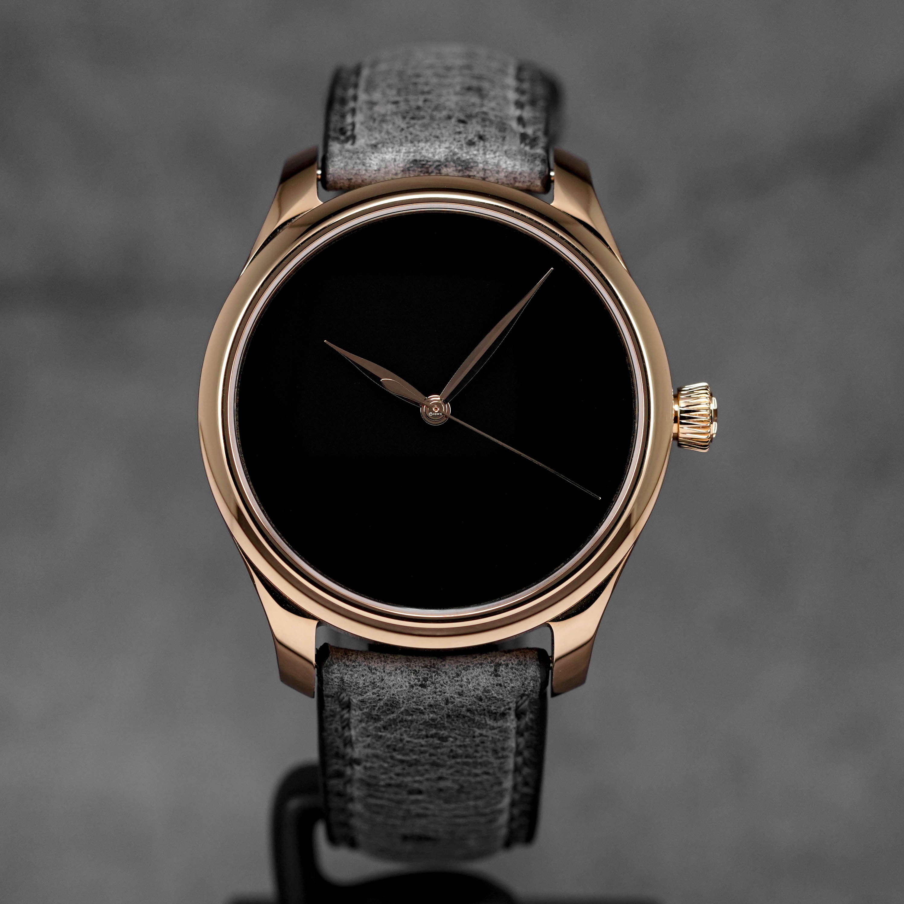 ENDEVOUR CENTRE SECONDS ROSEGOLD CONCEPT VANTABLACK (2025)