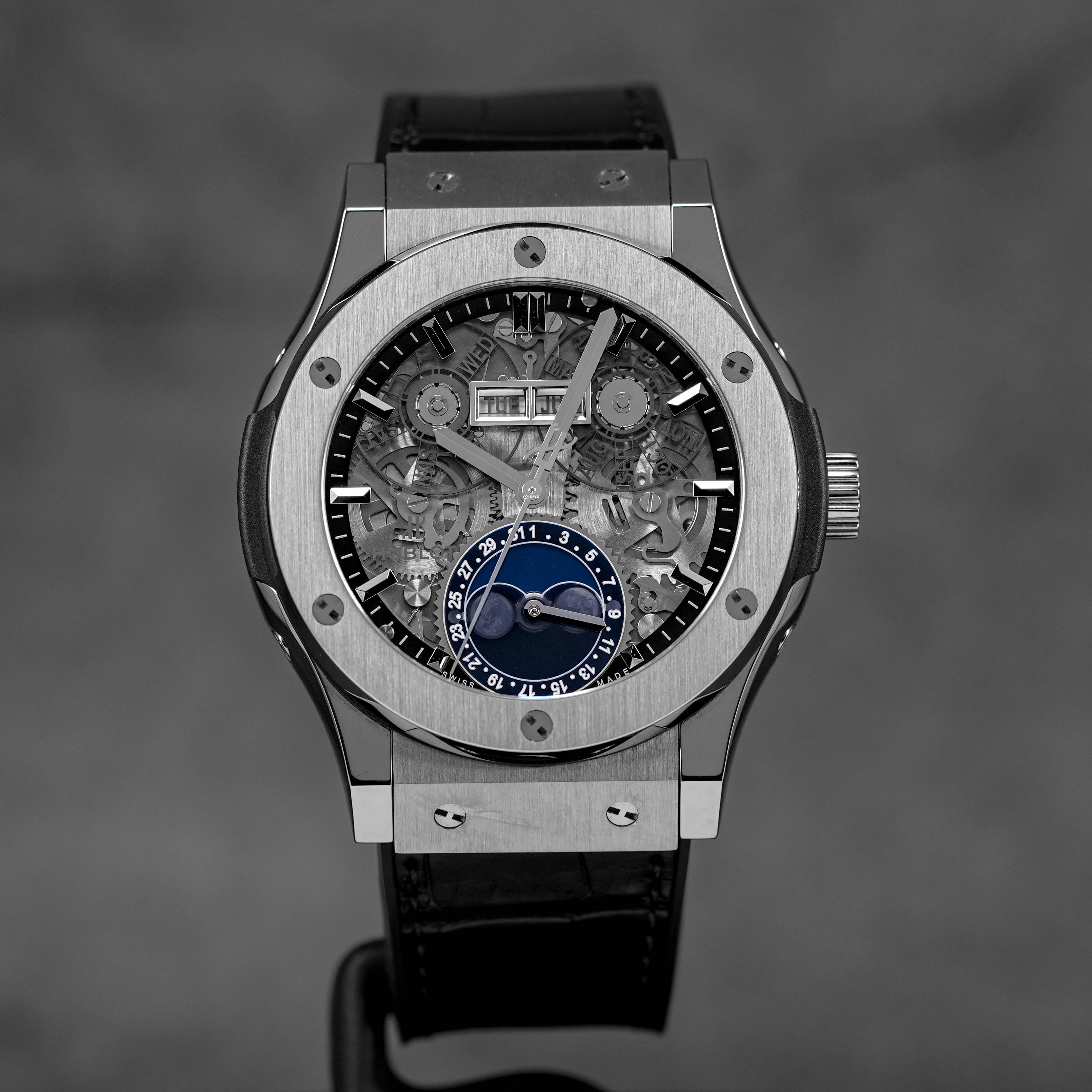 CLASSIC FUSION 42MM AEROFUSION MOONPHASE TITANIUM (UNDATED)