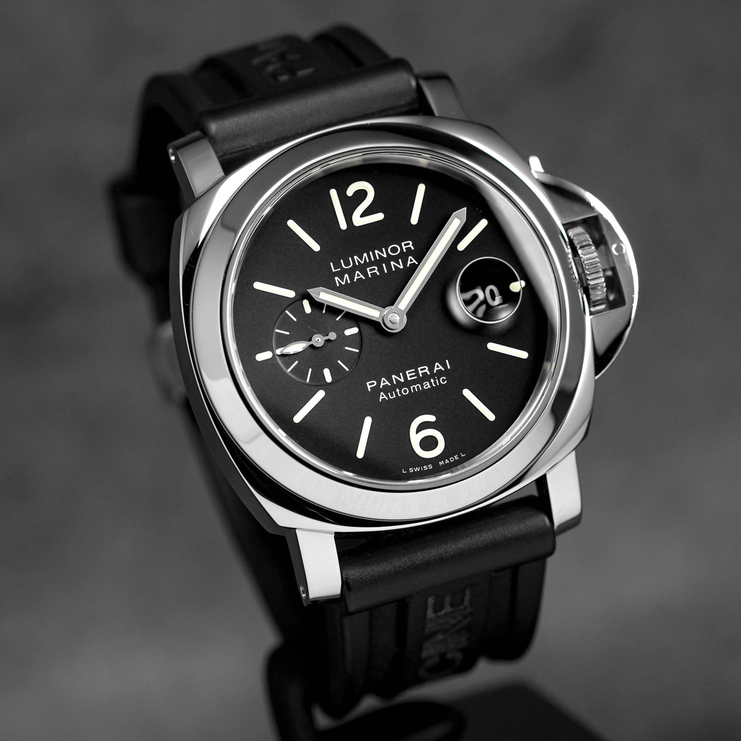 LUMINOR MARINA 44MM STEEL BLACK DIAL PAM 104 (WATCH ONLY)