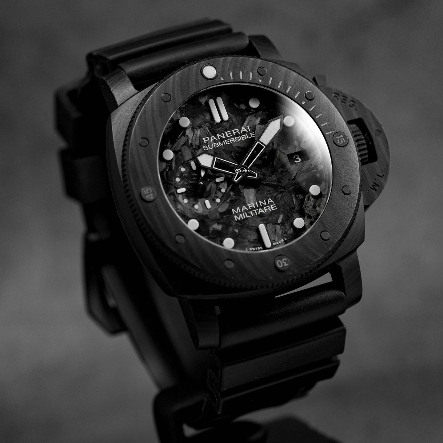 LUMINOR SUBMERSIBLE MARINA MILITARE CARBOTECH BLACK PAM 979 (2022)