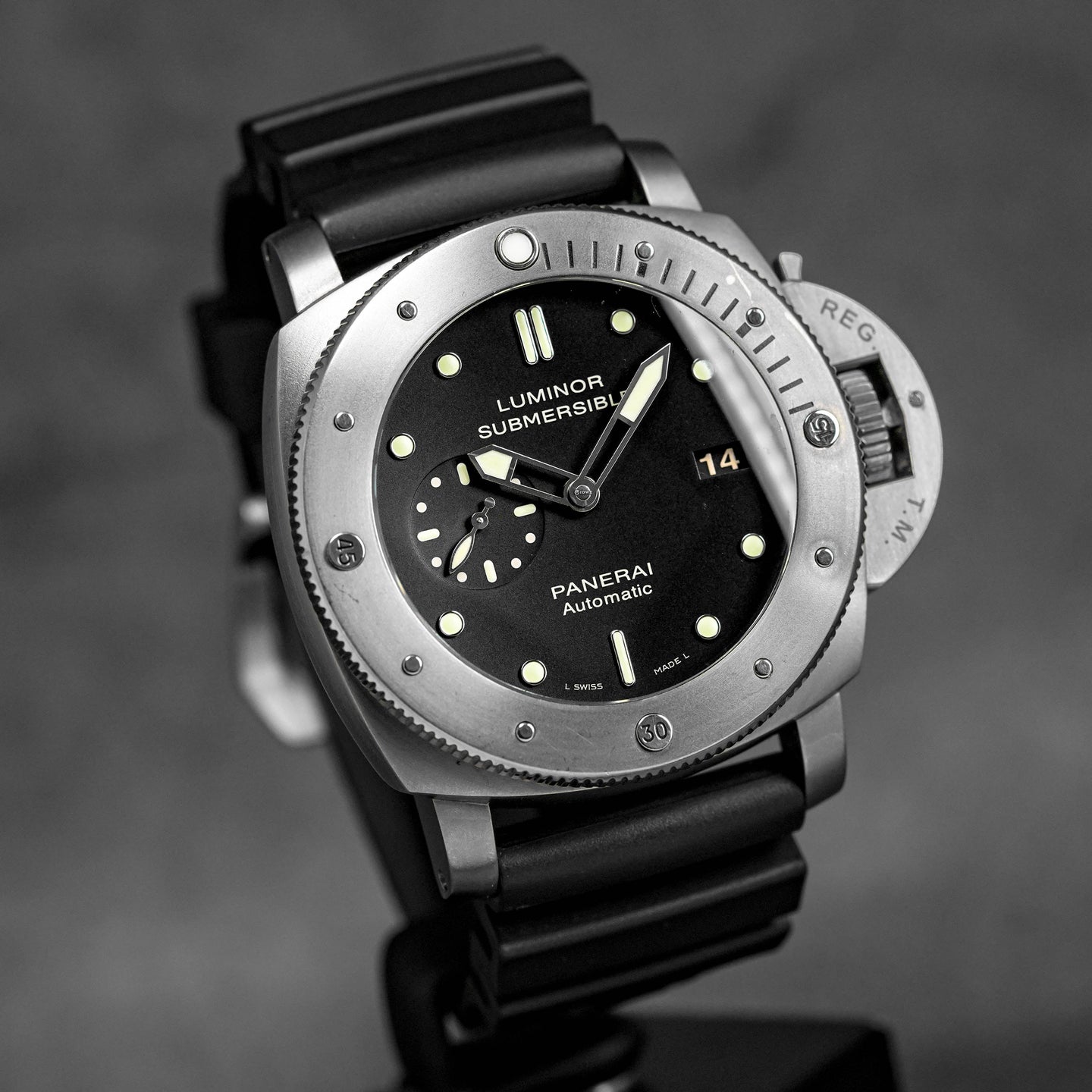 Luminor Submersible PAM 305