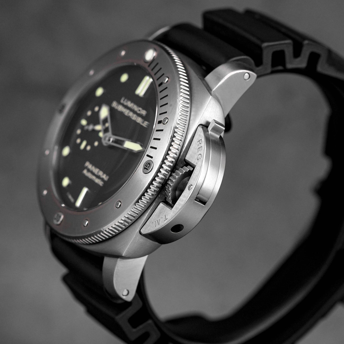 Luminor Submersible PAM 305