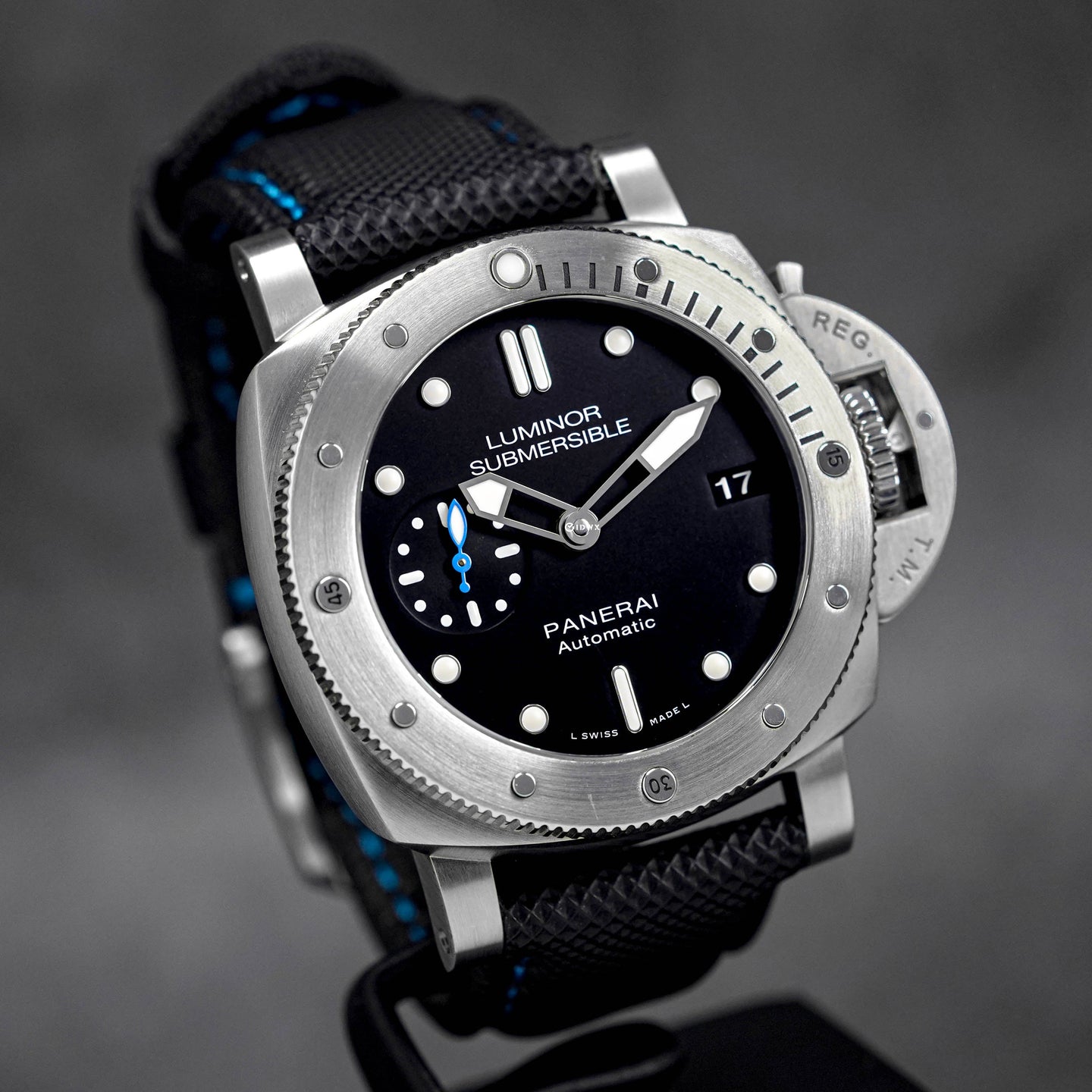 LUMINOR SUBMERSIBLE 1950 3 DAYS BLACK DIAL PAM 682 (2018)