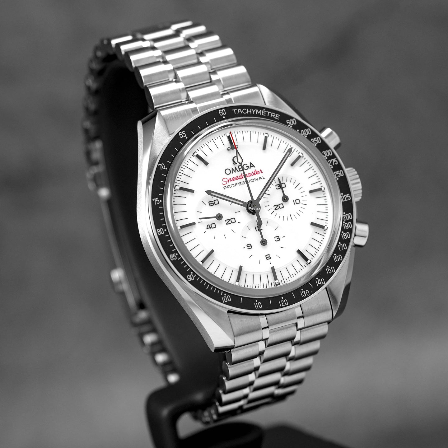 SPEEDMASTER MOONWATCH SAPPHIRE WHITE DIAL (2024)