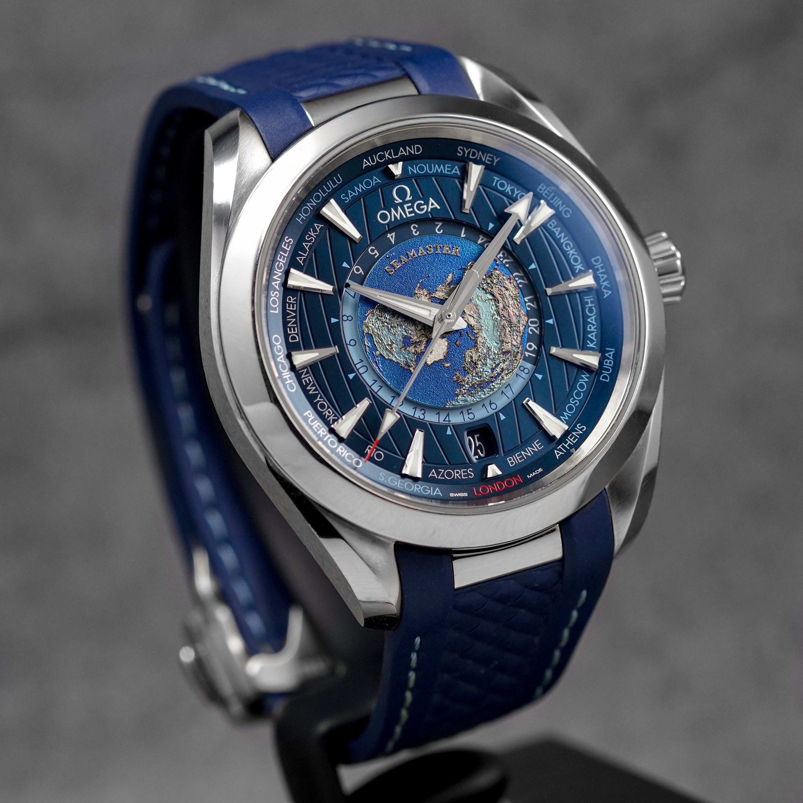 SEAMASTER AQUA TERRA 150M WORLDTIMER BLUE RUBBER STRAP (2023)