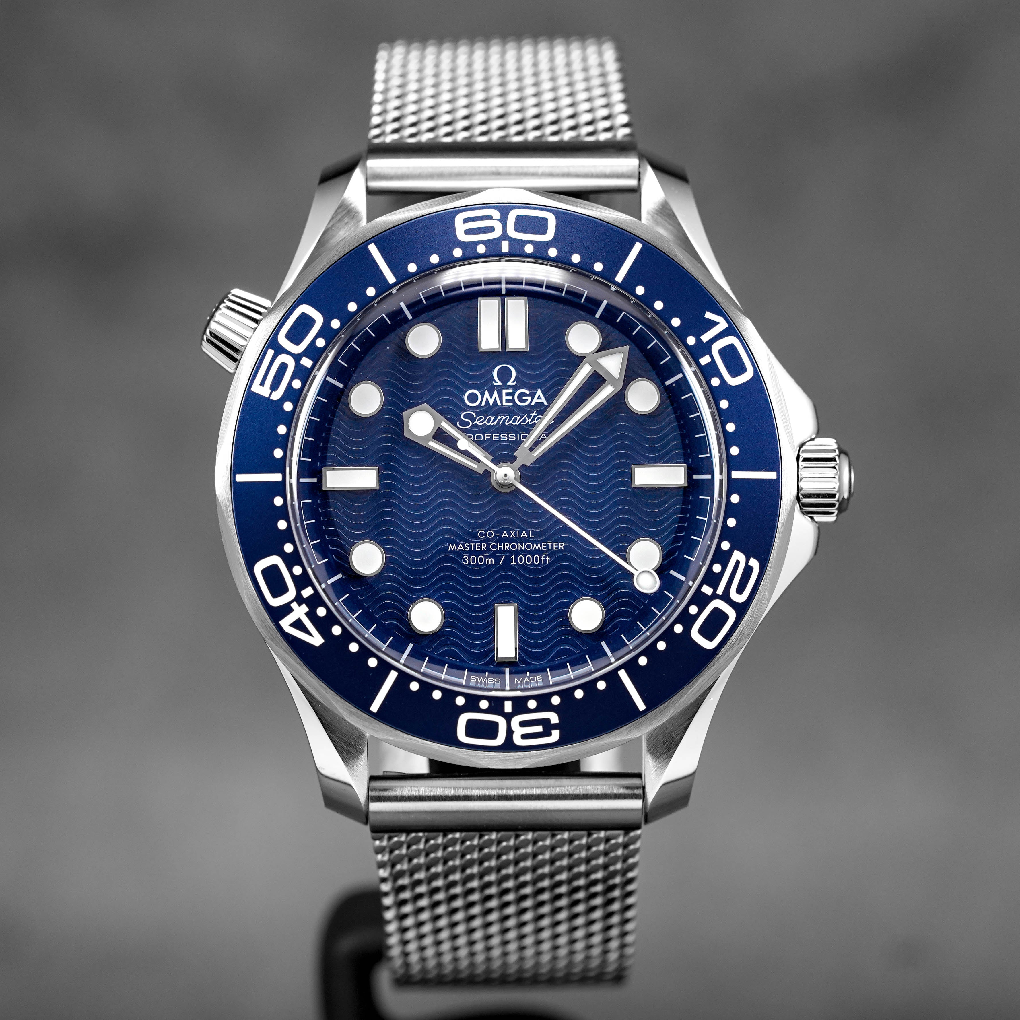 SEAMASTER DIVER 300M 'JAMES BOND 60TH ANNIVERSARY' (2025)