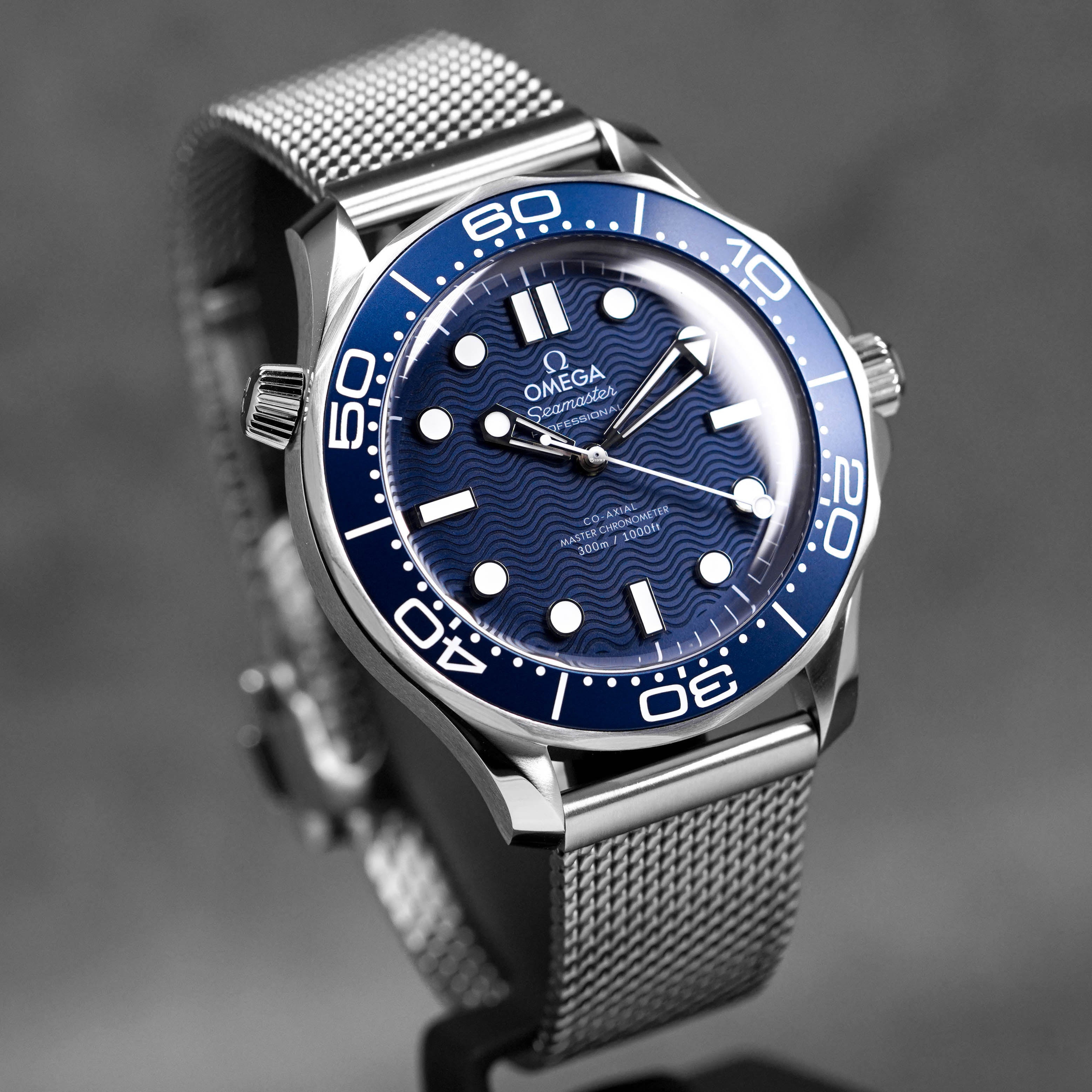 SEAMASTER DIVER 300M 'JAMES BOND 60TH ANNIVERSARY' (2025)