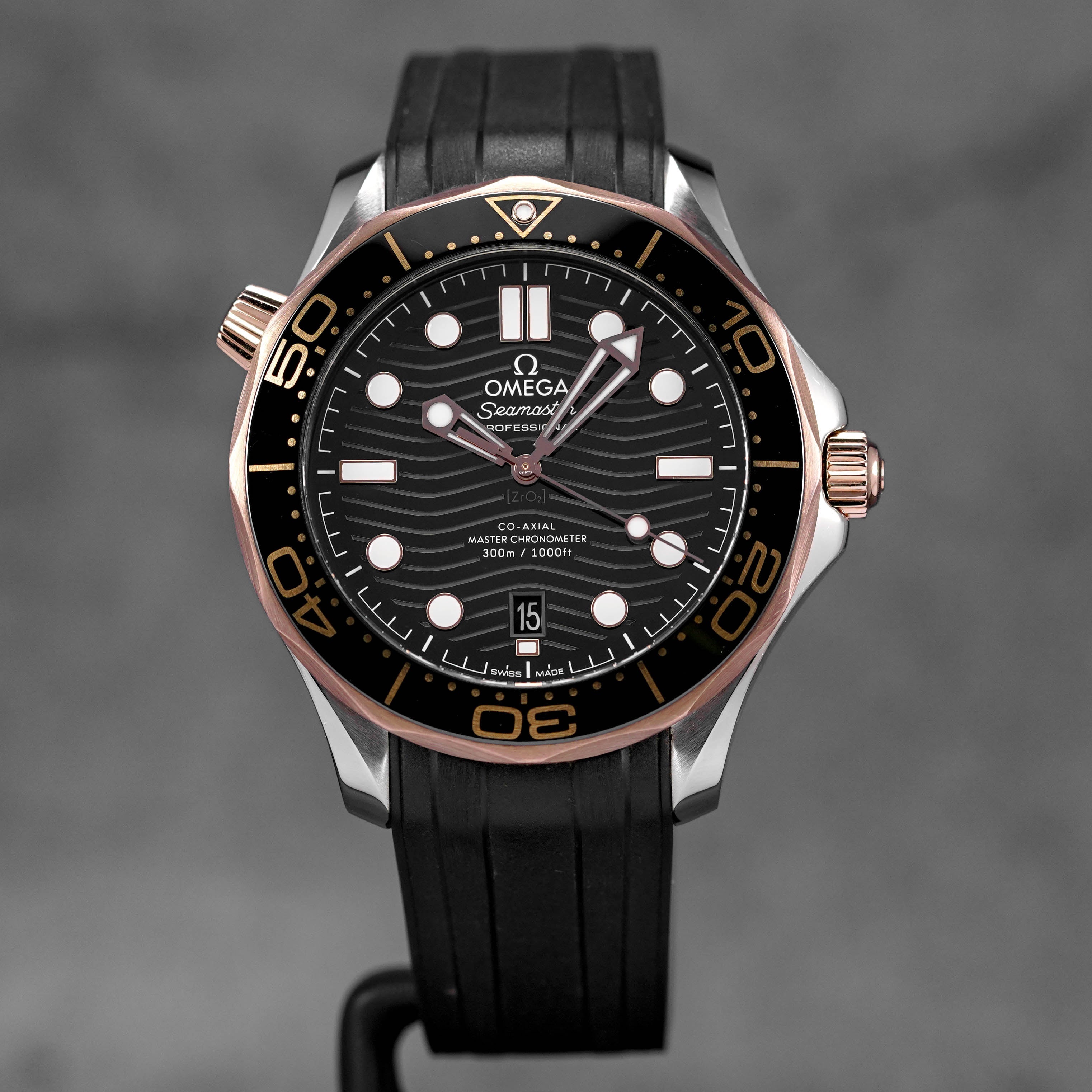 SEAMASTER DIVER 300M TWOTONE SEDNA GOLD BLACK DIAL RUBBER STRAP (2021)