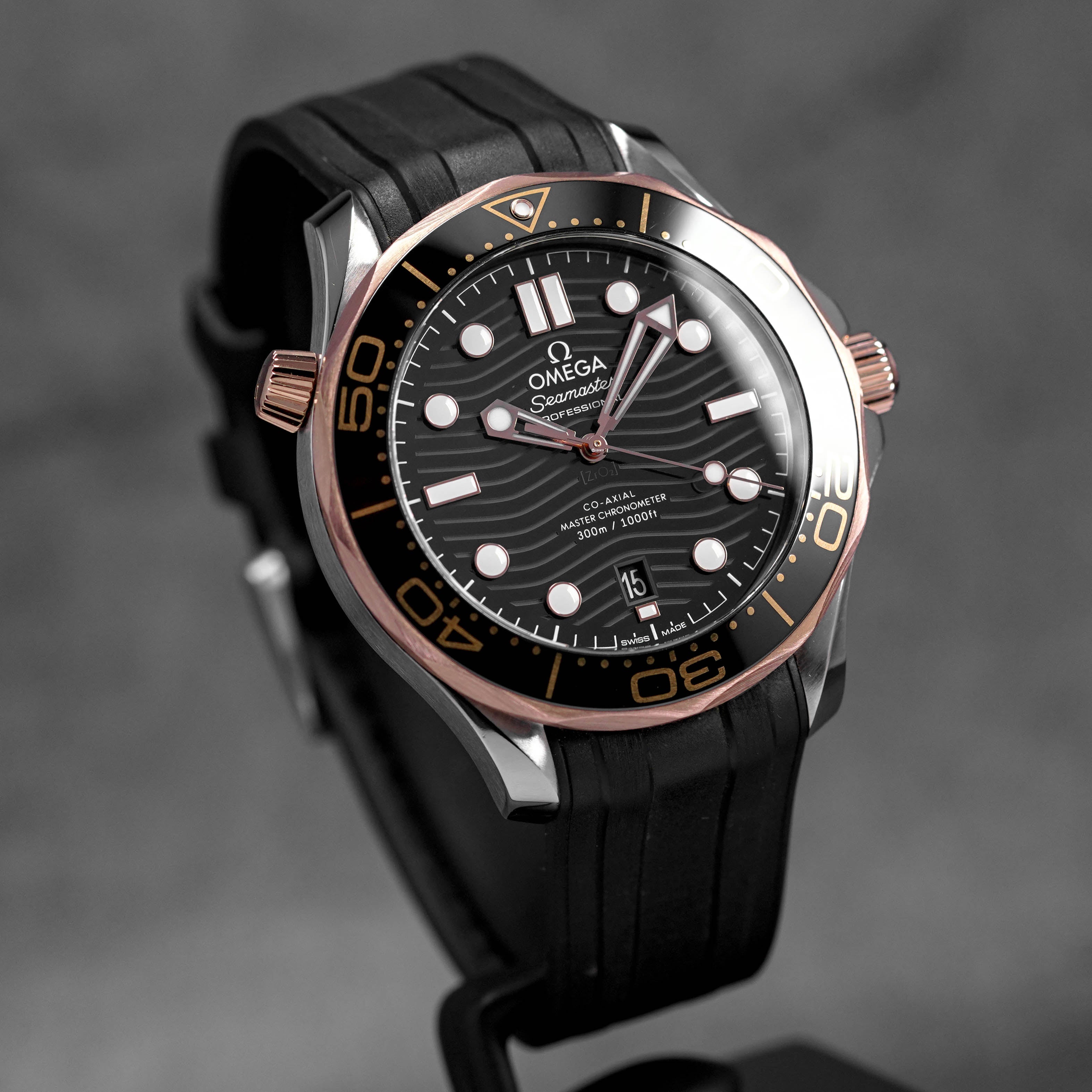 SEAMASTER DIVER 300M TWOTONE SEDNA GOLD BLACK DIAL RUBBER STRAP (2021)