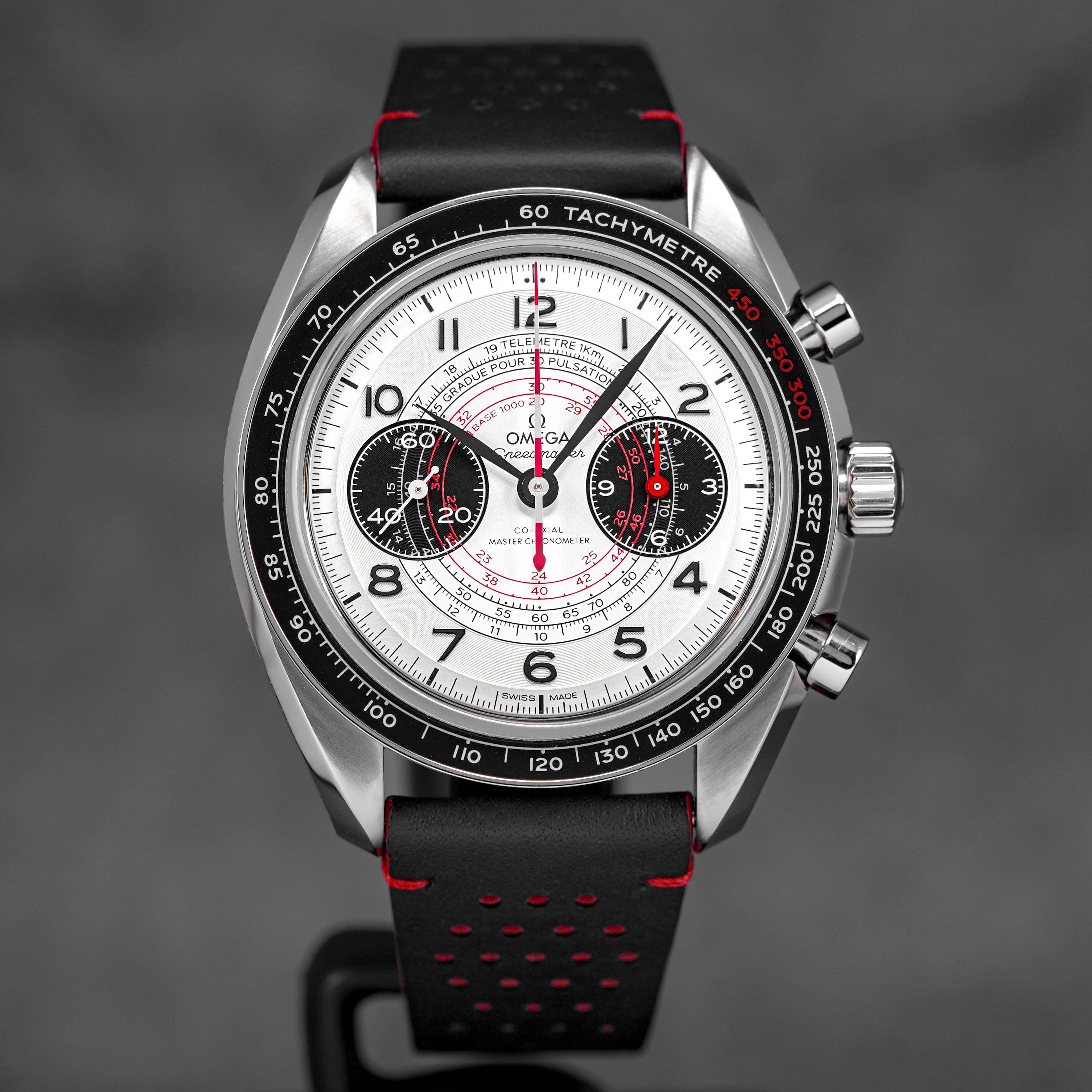 SPEEDMASTER CHRONOSCOPE SILVER-RED DIAL LEATHER STRAP (2022)