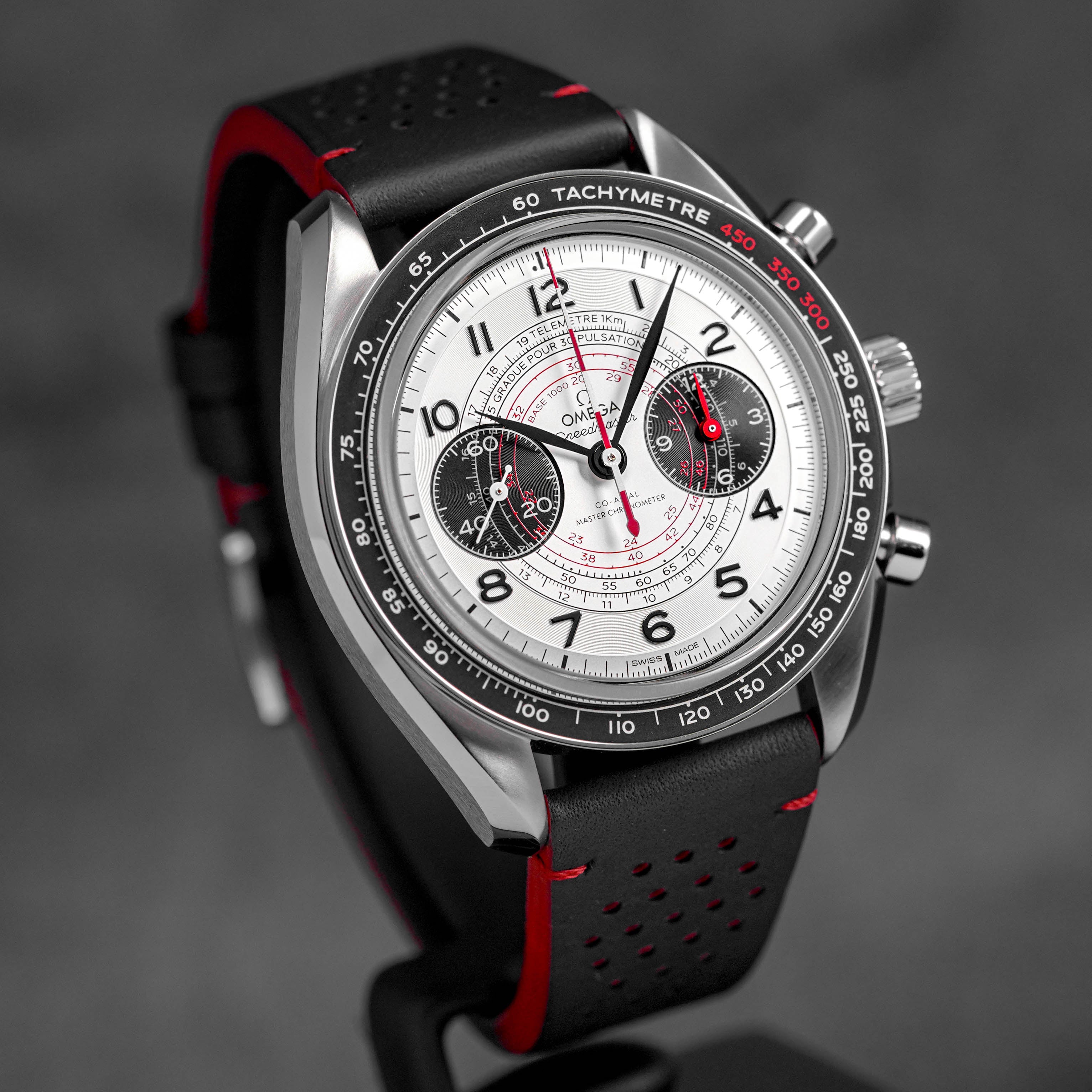SPEEDMASTER CHRONOSCOPE SILVER-RED DIAL LEATHER STRAP (2022)