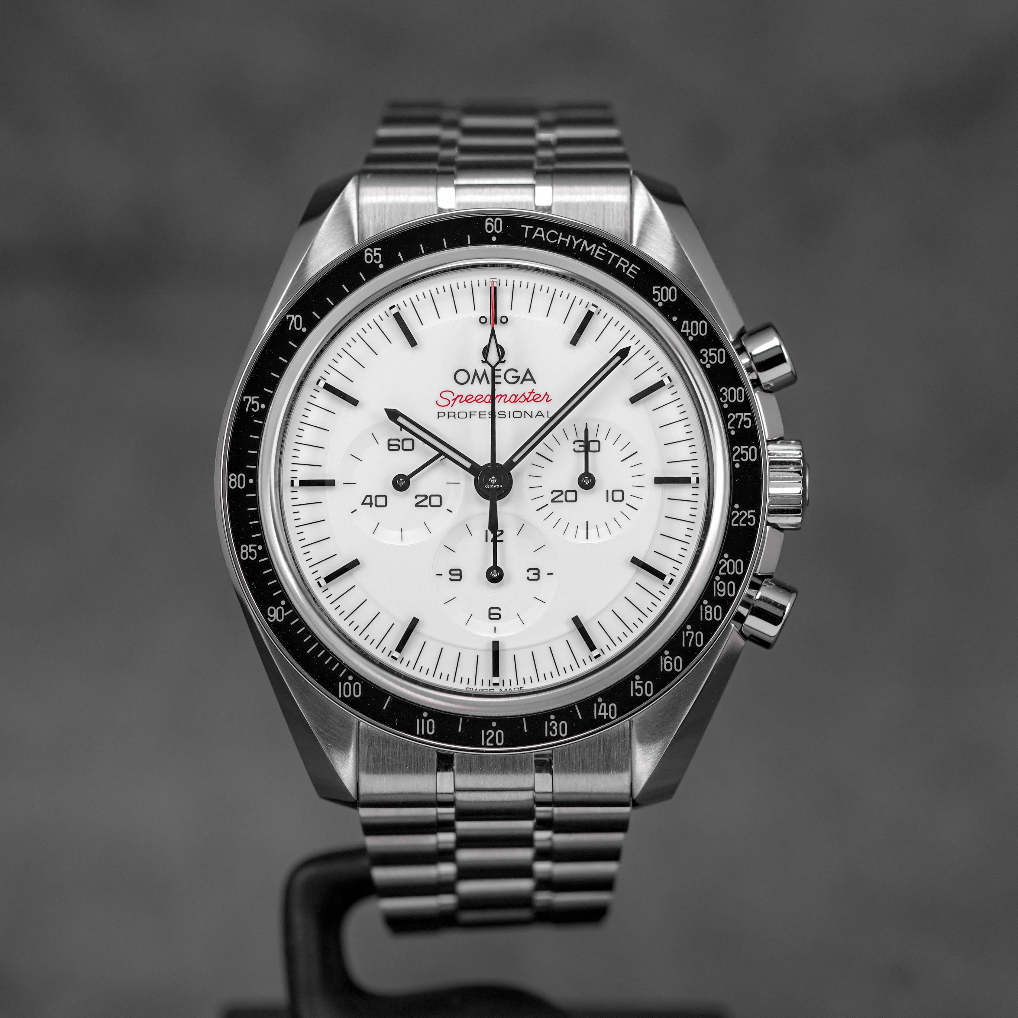 SPEEDMASTER MOONWATCH SAPPHIRE WHITE DIAL (2025)