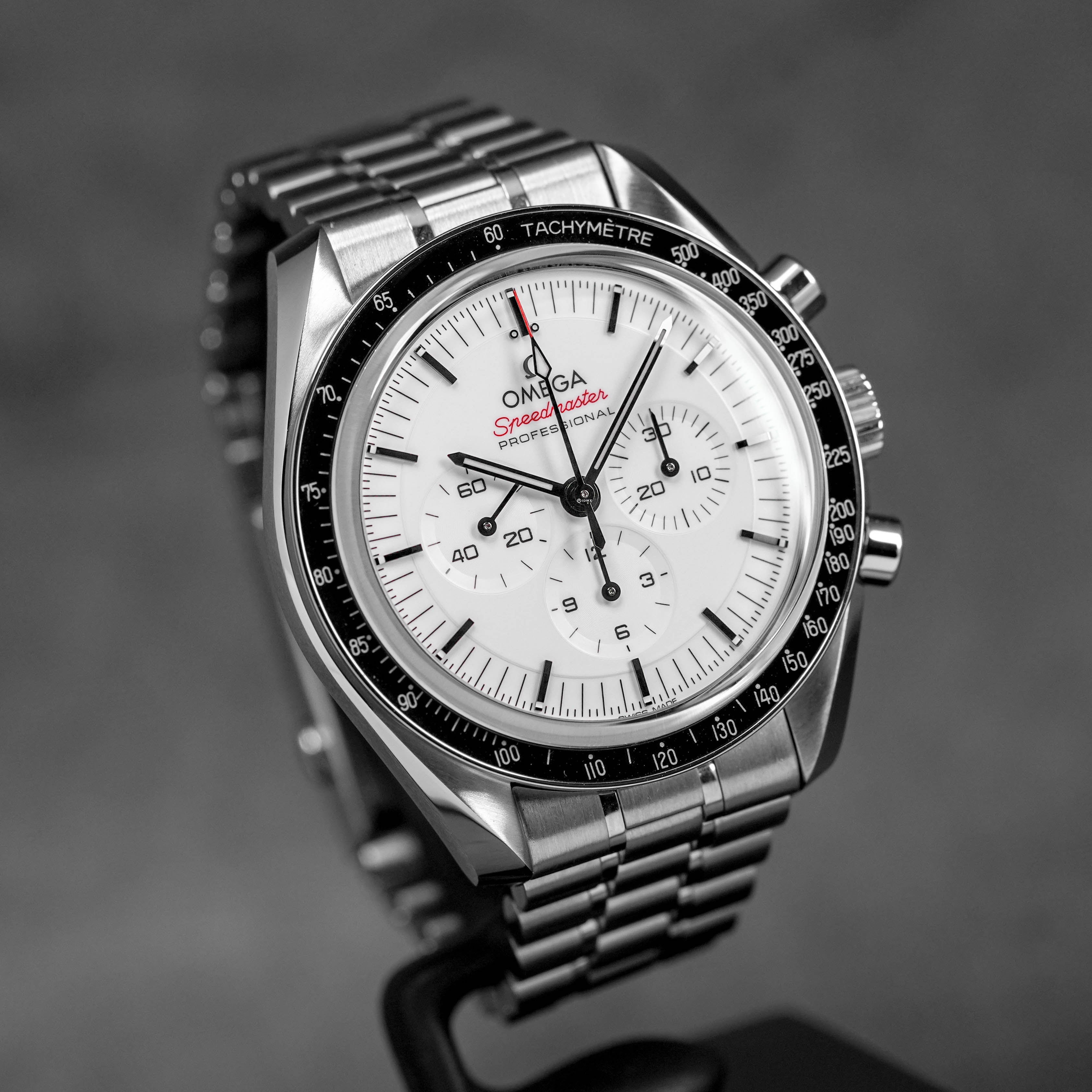 SPEEDMASTER MOONWATCH SAPPHIRE WHITE DIAL (2025)