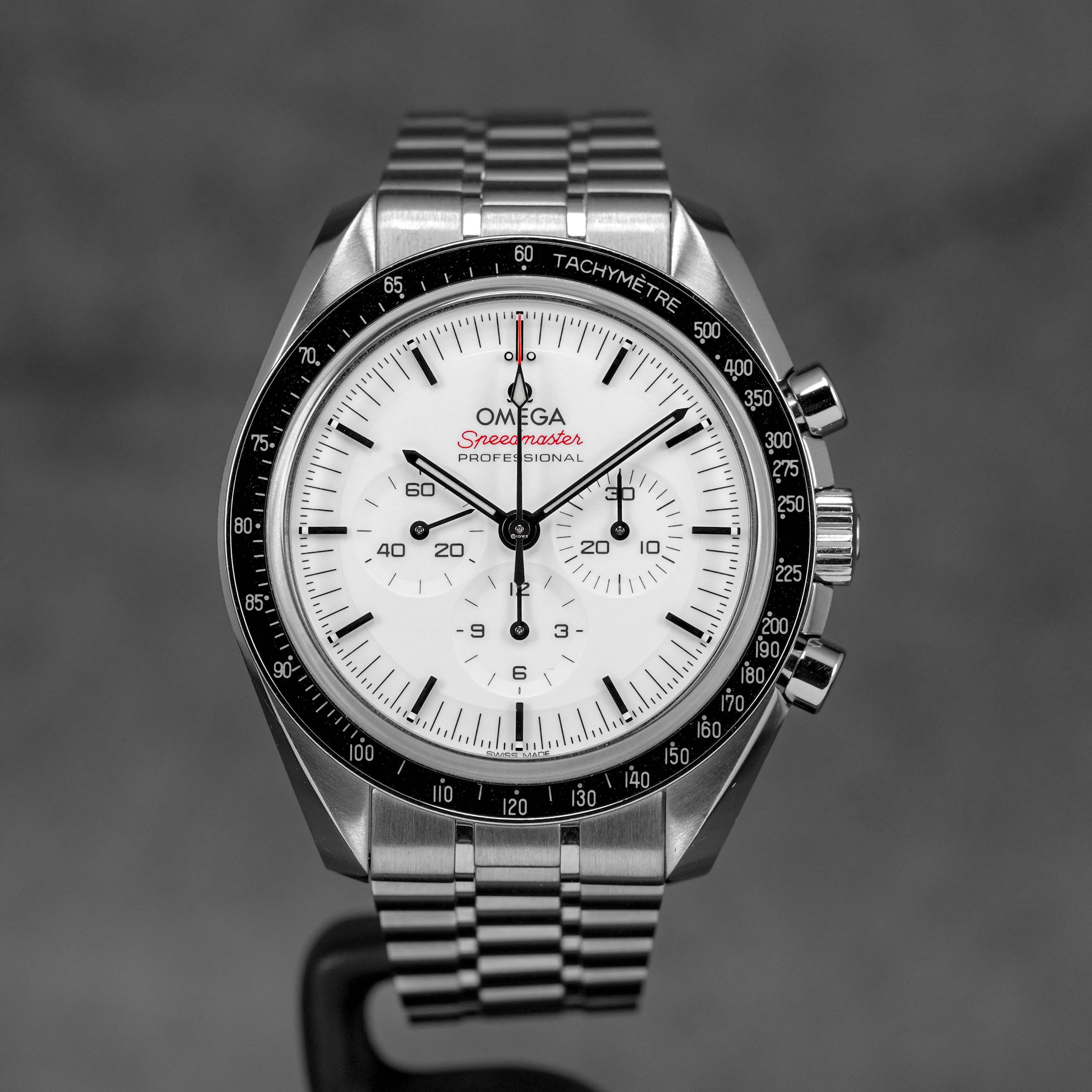 SPEEDMASTER MOONWATCH SAPPHIRE WHITE DIAL (2024)