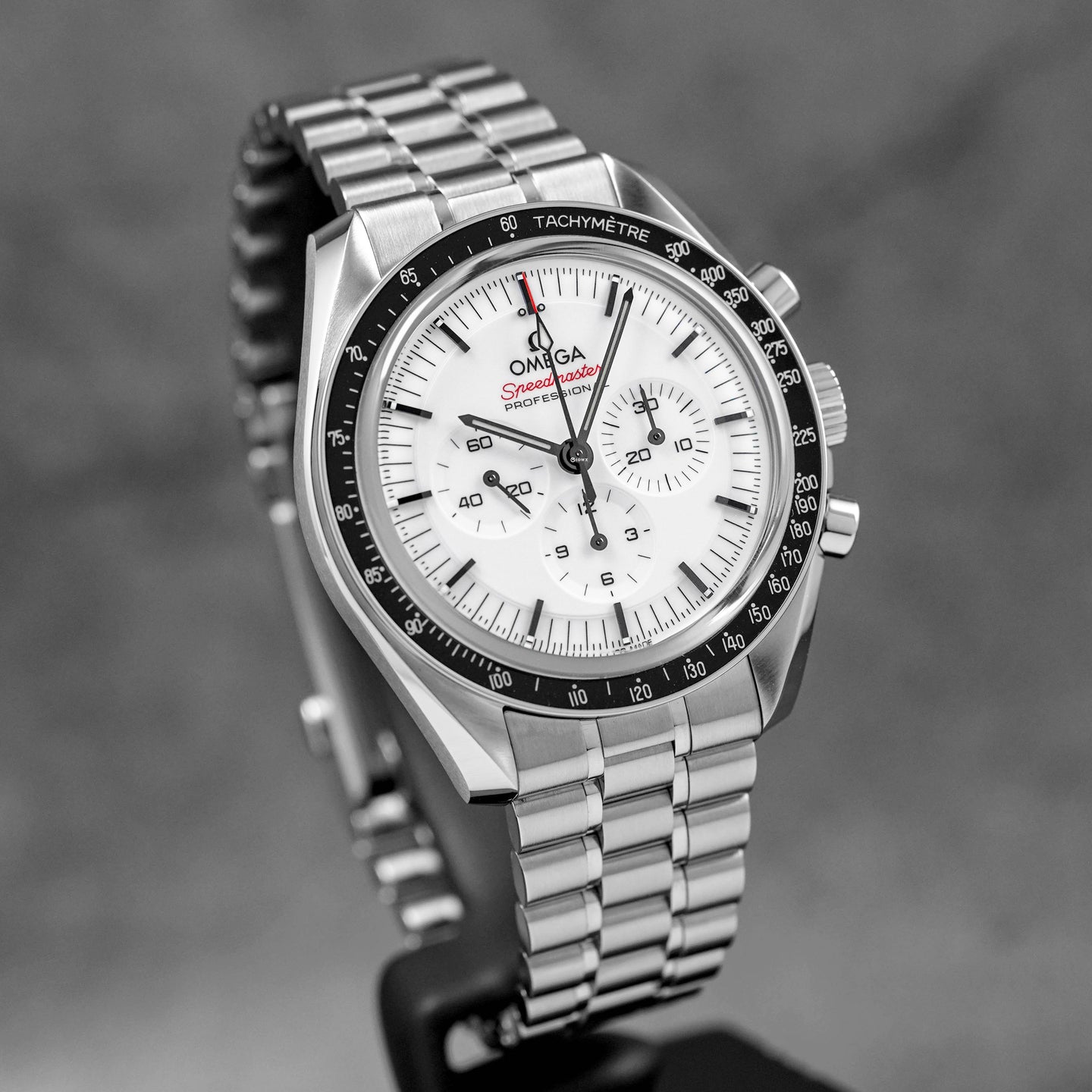 SPEEDMASTER MOONWATCH SAPPHIRE WHITE DIAL (2024)