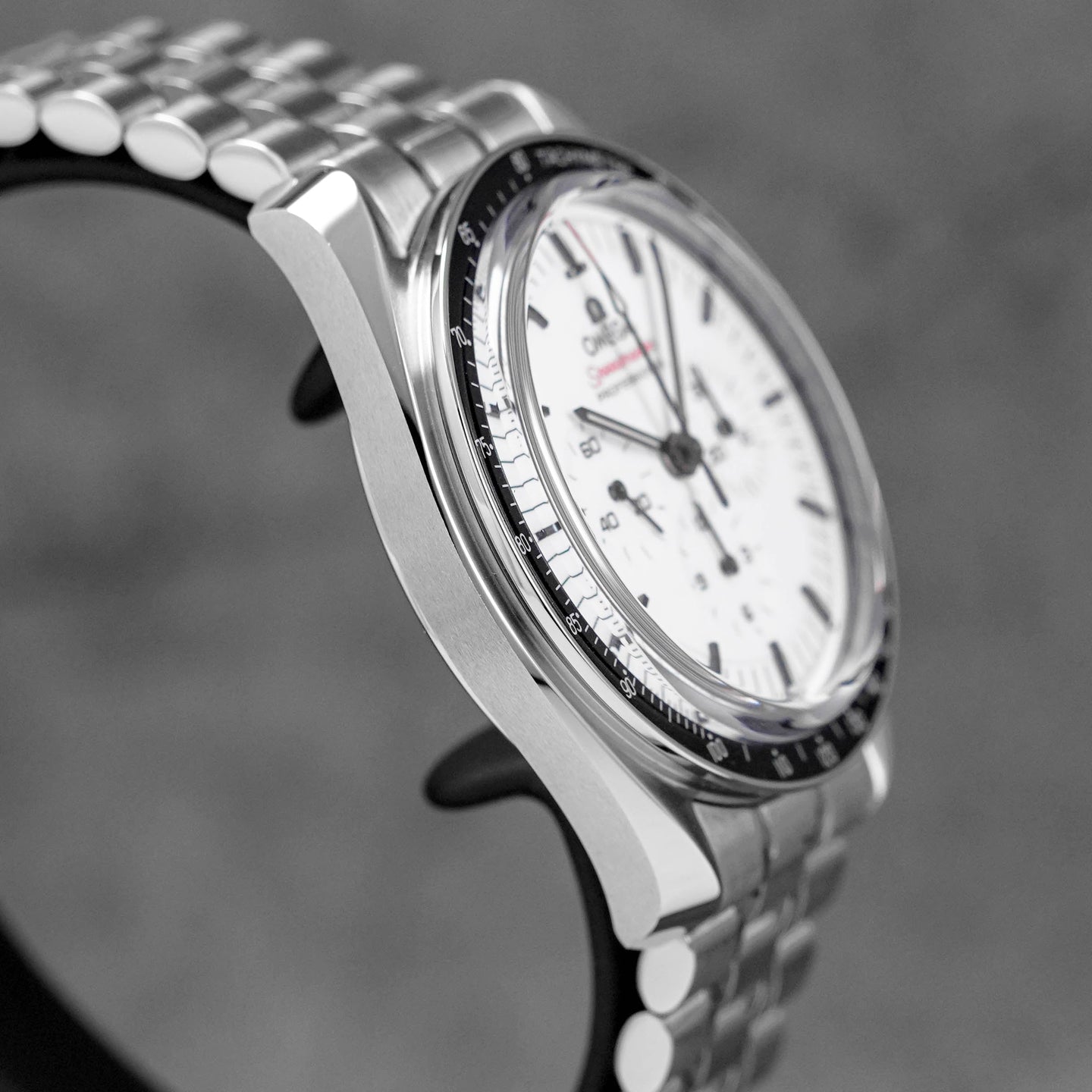 Harga Omega Speedmaster Moonwatch Sapphire White Terbaru