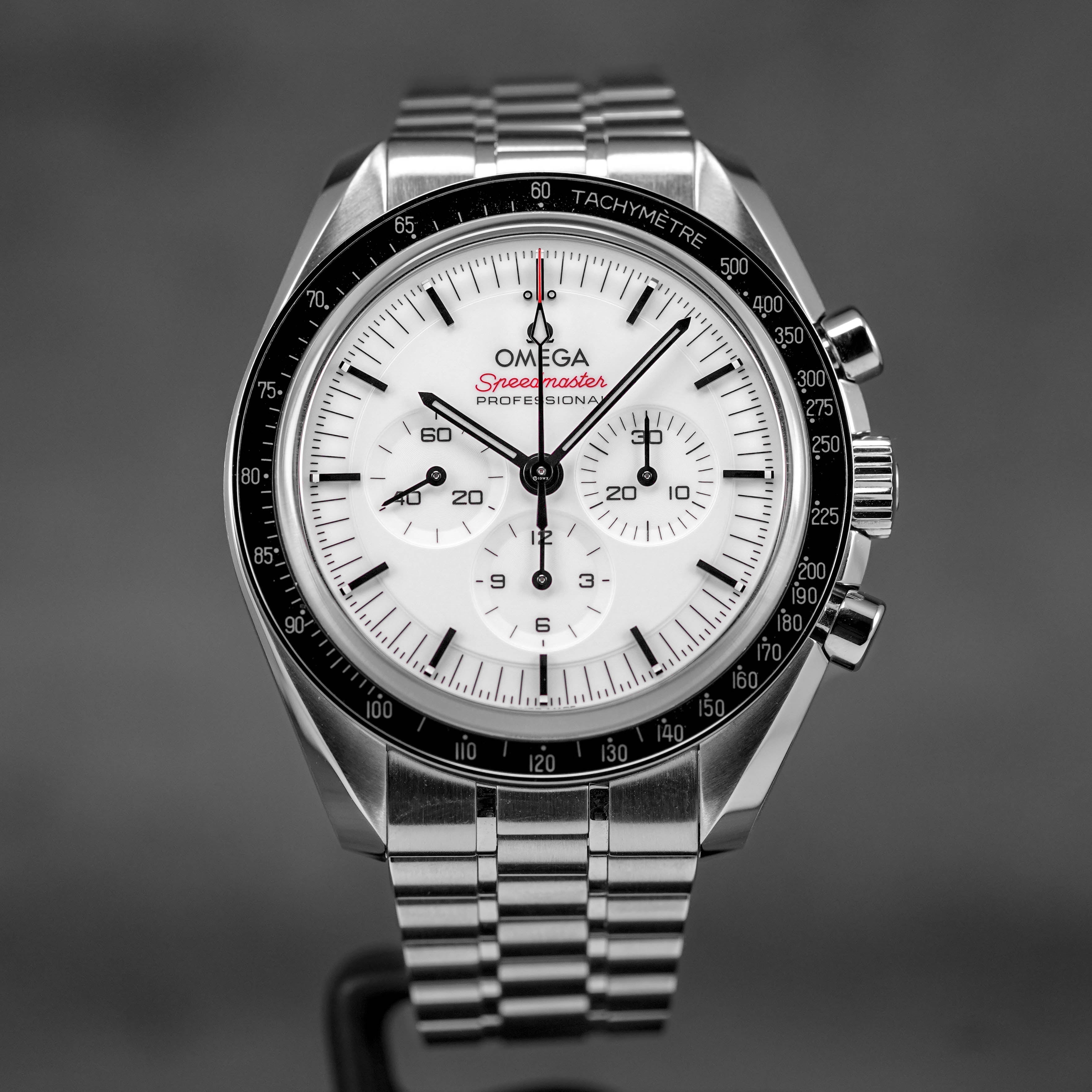 SPEEDMASTER MOONWATCH SAPPHIRE WHITE DIAL (2024)