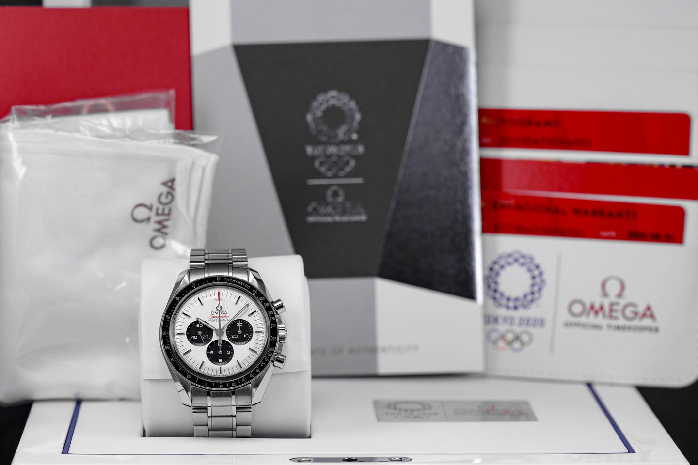 Harga Omega Speedmaster Tokyo Panda