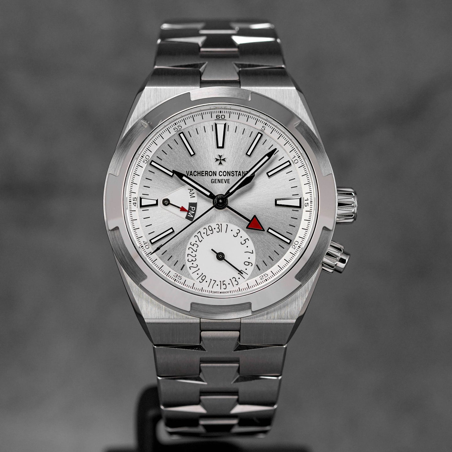 OVERSEAS DUALTIME SILVER DIAL (2024)