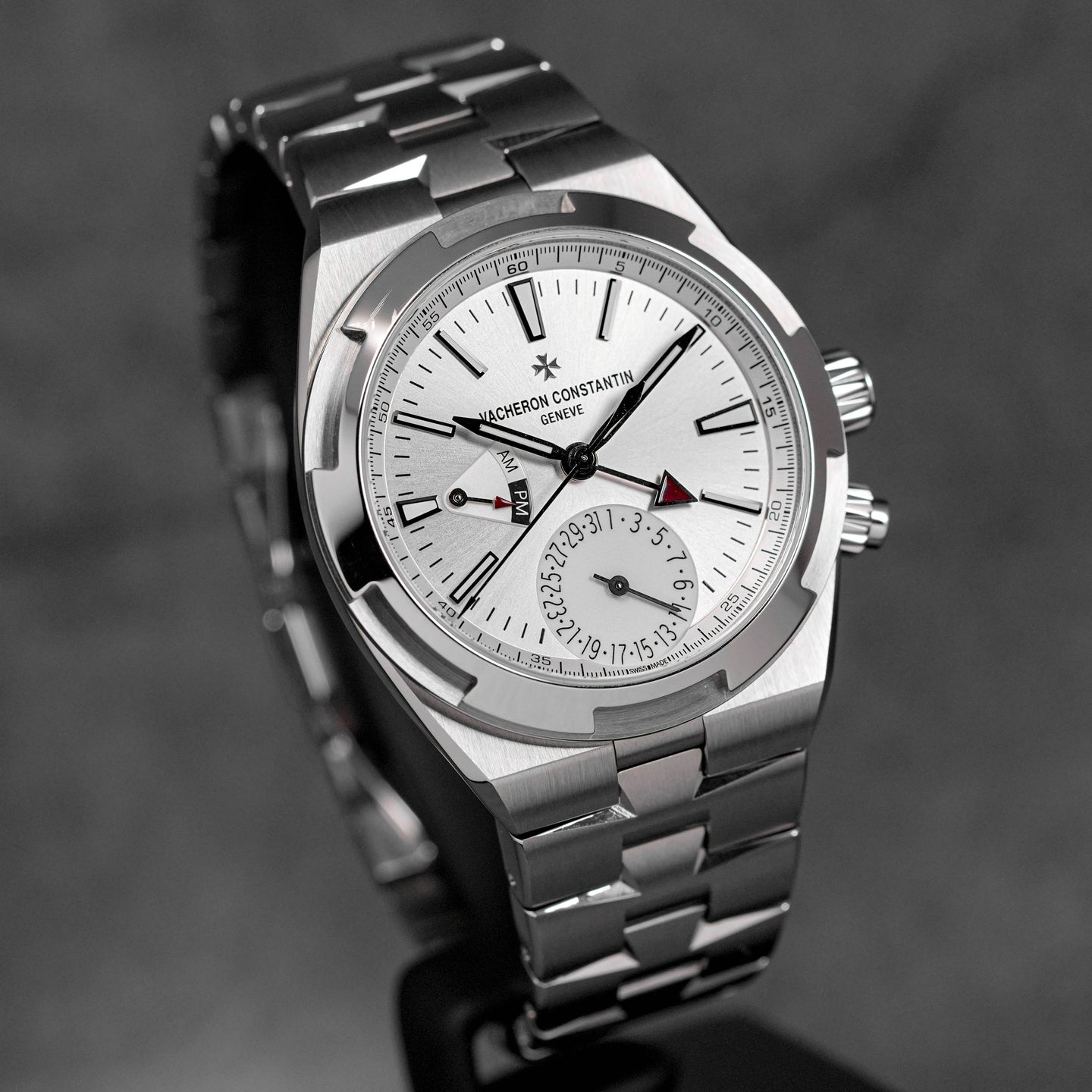 OVERSEAS DUALTIME SILVER DIAL (2024)