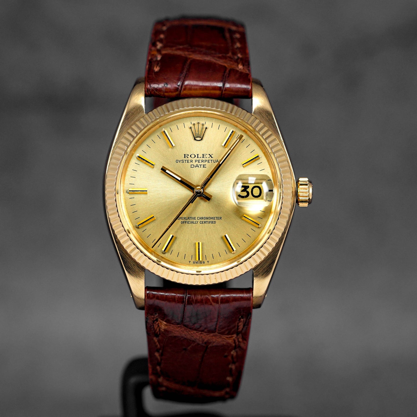 OYSTER PERPETUAL DATE 34MM YELLOWGOLD CHAMPAGNE DIAL (CIRCA 1979)