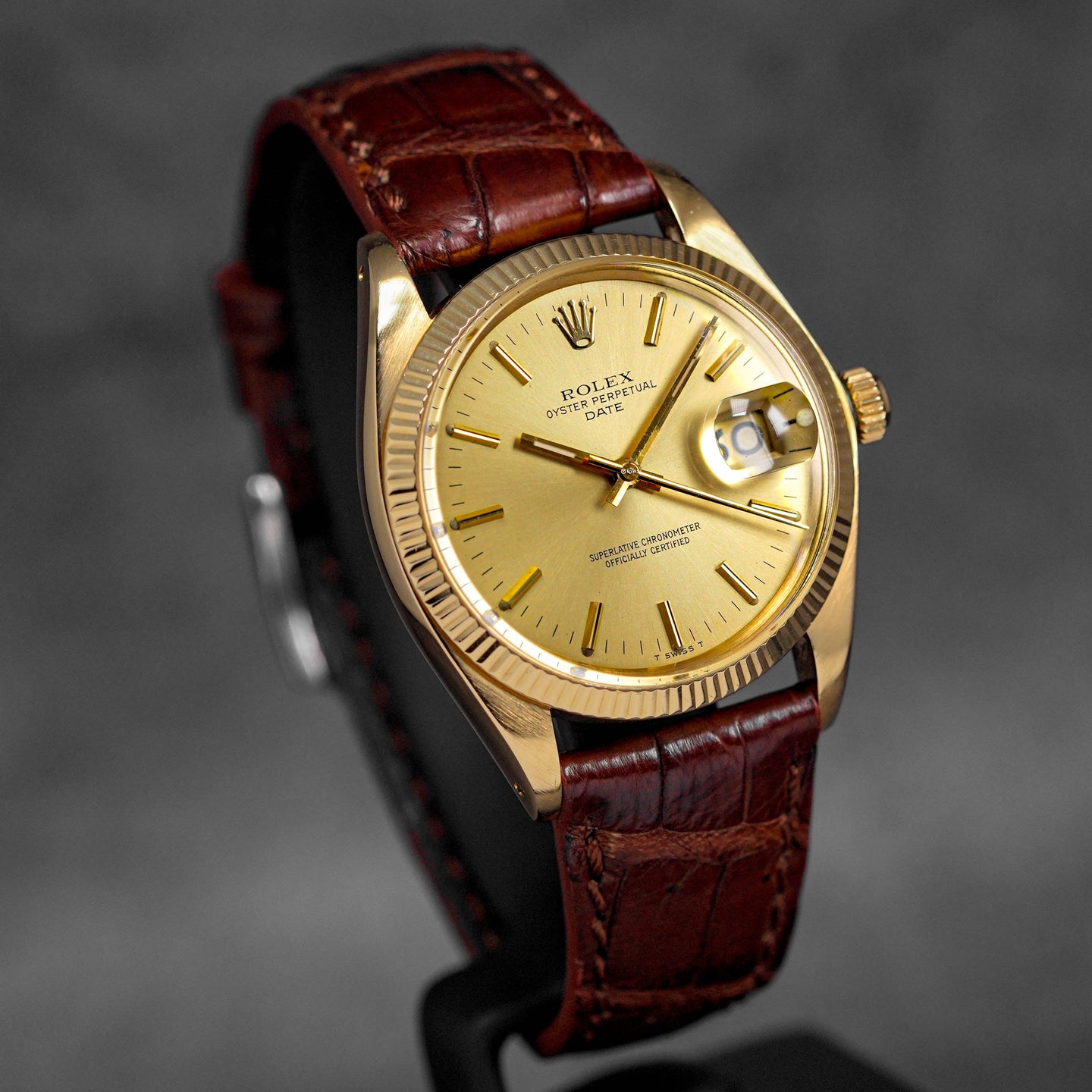 OYSTER PERPETUAL DATE 34MM YELLOWGOLD CHAMPAGNE DIAL (CIRCA 1979)